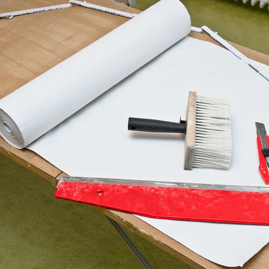 Dekton Decoraters Edge Stainless Steel Blade Paint Shield Red 24-Inch DT95865