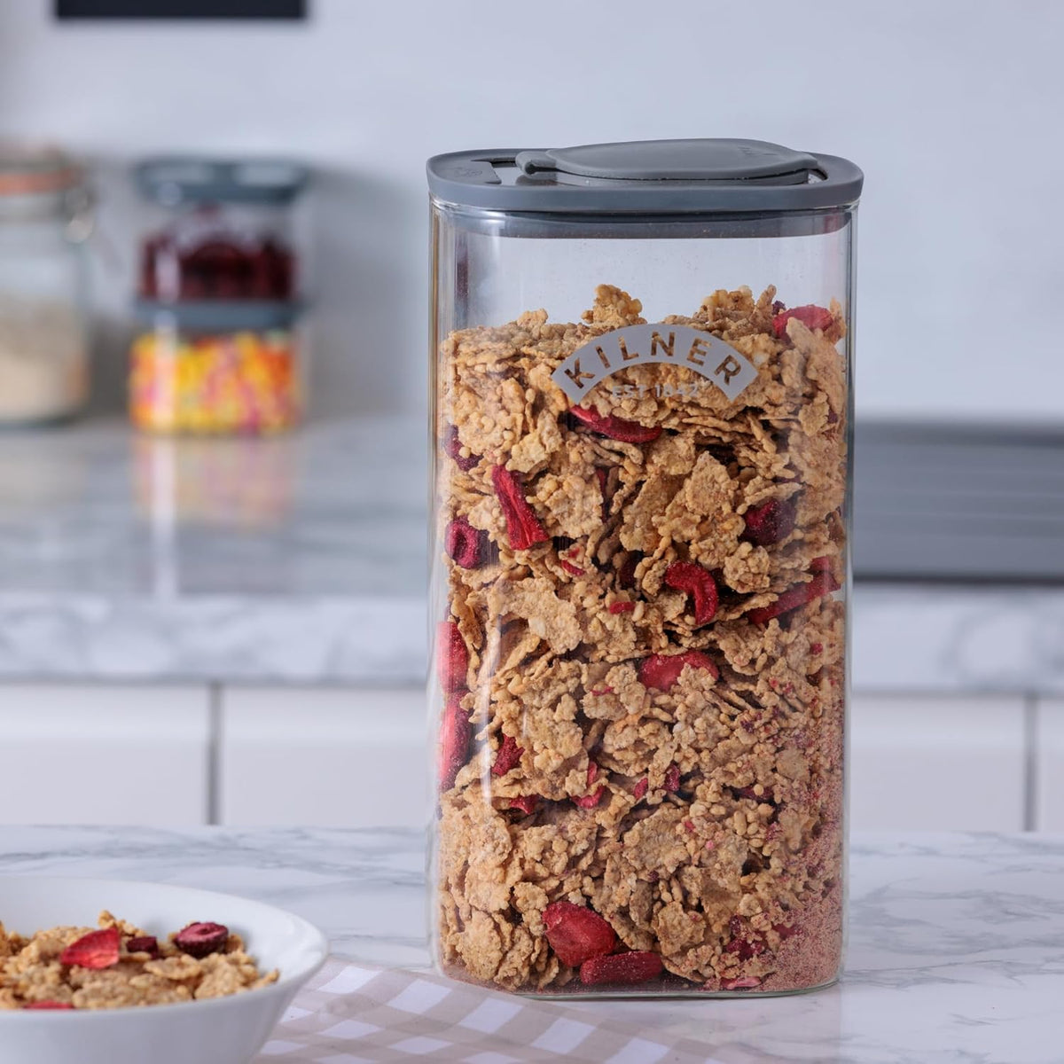 Kilner Glass Cereal Dispenser Jar Transparent 3Ltr 25 | Durable Glass | The Airtight Seal keeps Contents Fresher for Longer | Durable Lightweight Base