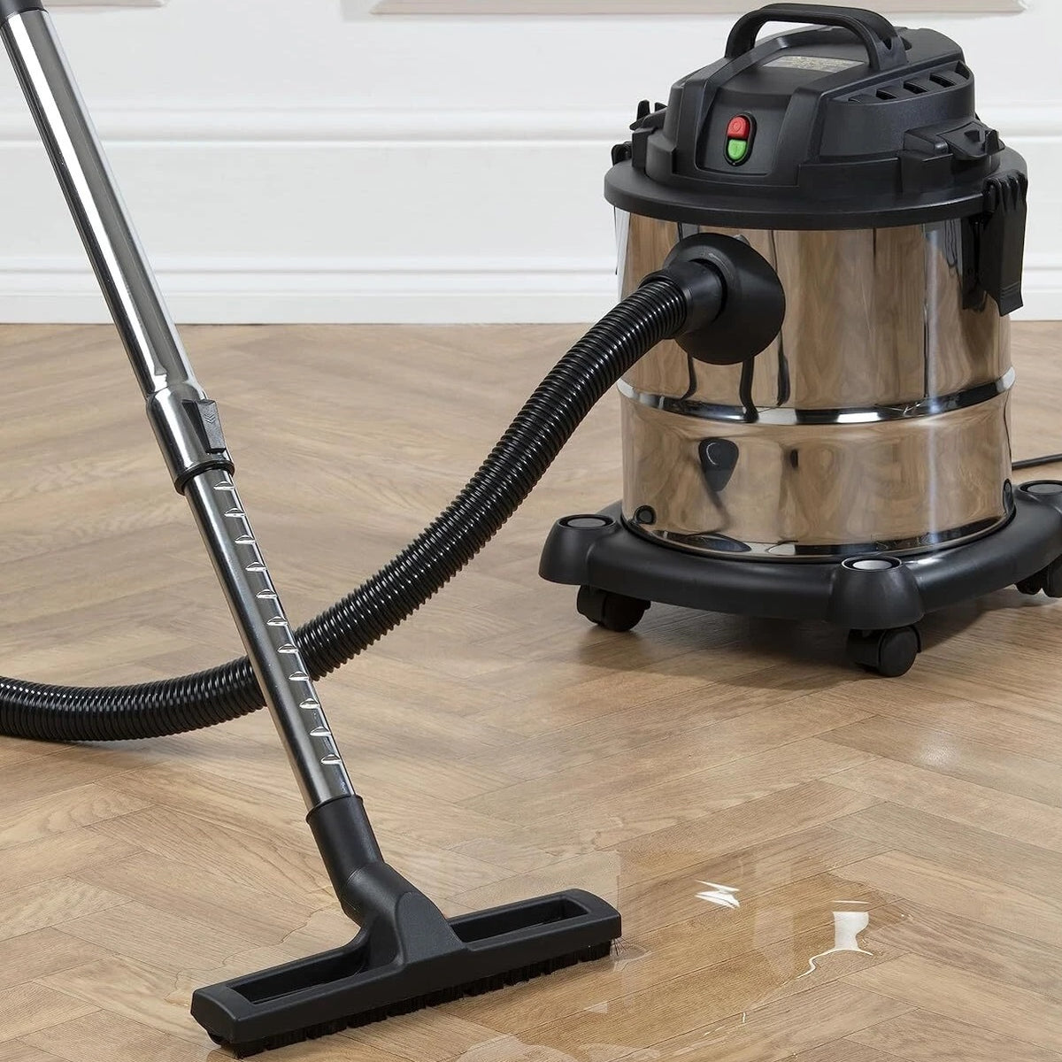 Daewoo Wet and Dry Vacuum Cleaner Chrome and Black FLR00141 | 1000W | 20Ltr Tank Capacity | 2 in 1 | 5.5M Power Cord | Removable Bag