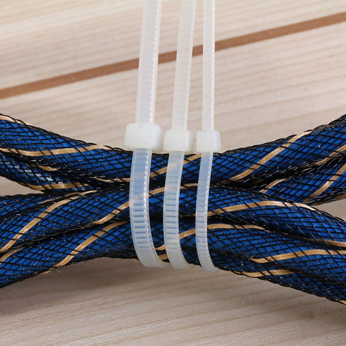 Dekton Heavy-Duty Multi Purpose Cable Ties White 200mm x 4.8mm Pack of 80 DT70457 | Clic-Loc Technology | High Tensile Strength | Temperature Resistant | Self-Locking Teeth | For Indoor and Outdoor Use | UV Resistance | Bundle Diameter 50mm | Holds Up to