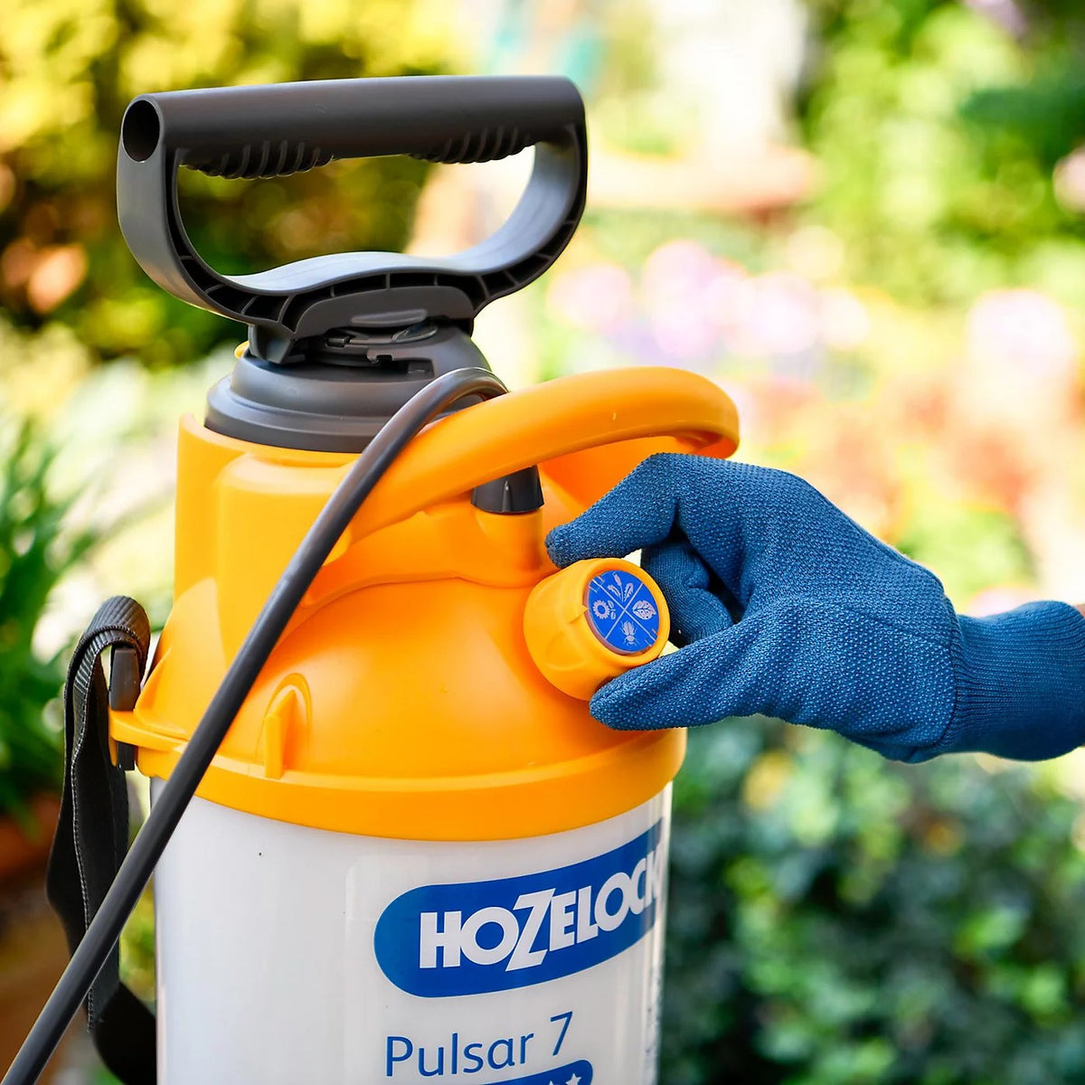 Hozelock Pulsar Plus Pressure Sprayer Multicolour 7Ltr 43110000 | Supplied With Complete Fittings | Plant Care Sprayer | Gardening Tools | Fertilizer Sprayer | Pesticide Sprayer