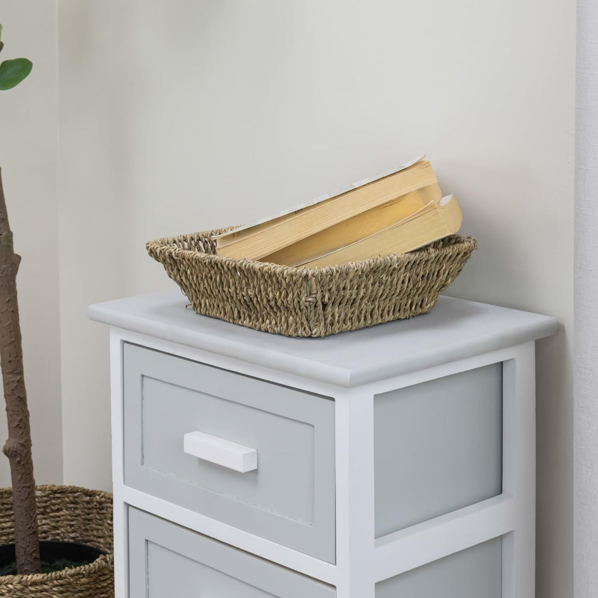 JVL Square Tapered Seagrass Storage Tray Brown H6.5cm x W23cm x D23cm Pack Of 1 15-419 | Woven Wicker Basket | Home Storage Accessories | Suitable for Shelf Desk Countertop Organisation