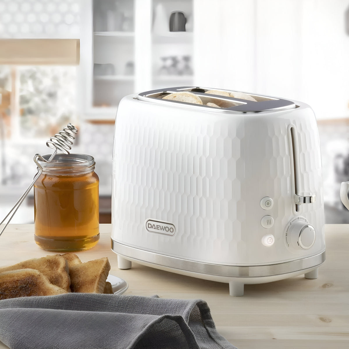 Daewoo 2 Slice Honeycomb Toaster with High Lift Lever White-Chrome Power - 950W SDA2603 | Defrost | Reheat | Cancel Function | Browning Control | Removable Crumb Tray