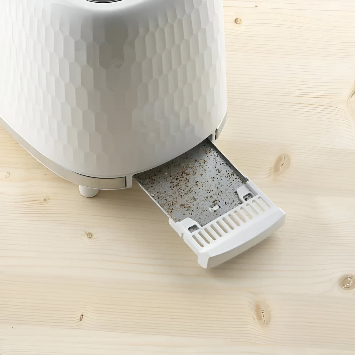 Daewoo 2 Slice Honeycomb Toaster with High Lift Lever White-Chrome Power - 950W SDA2603 | Defrost | Reheat | Cancel Function | Browning Control | Removable Crumb Tray