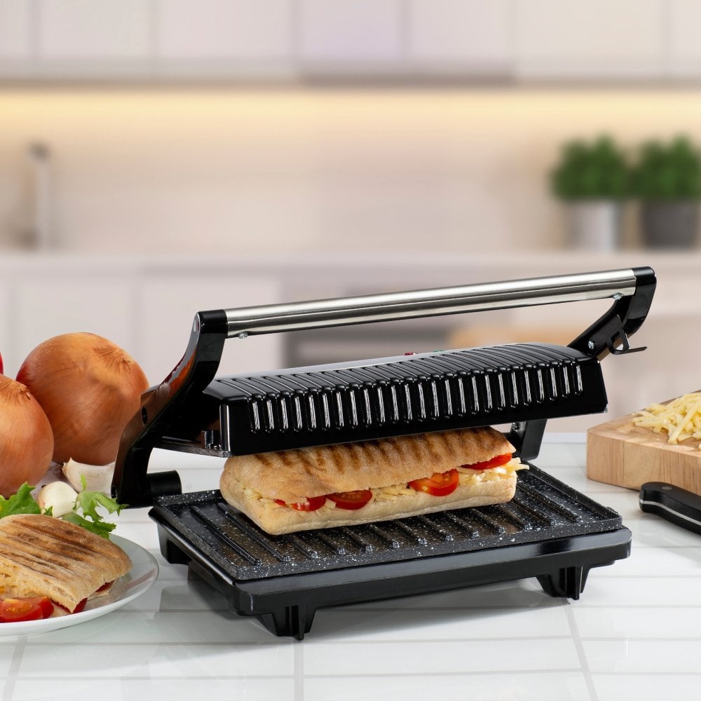 Daewoo Panini Press Sandwich Maker and Grill Black 23.5cm x 31cm x 11cm SDA1574 | Health Grill | Non-Stick Plates | Power Indicator Lights | Non-Slip Feet | Extra Wide 180 Degree Opening | Perfect Panini Press | 900W Power