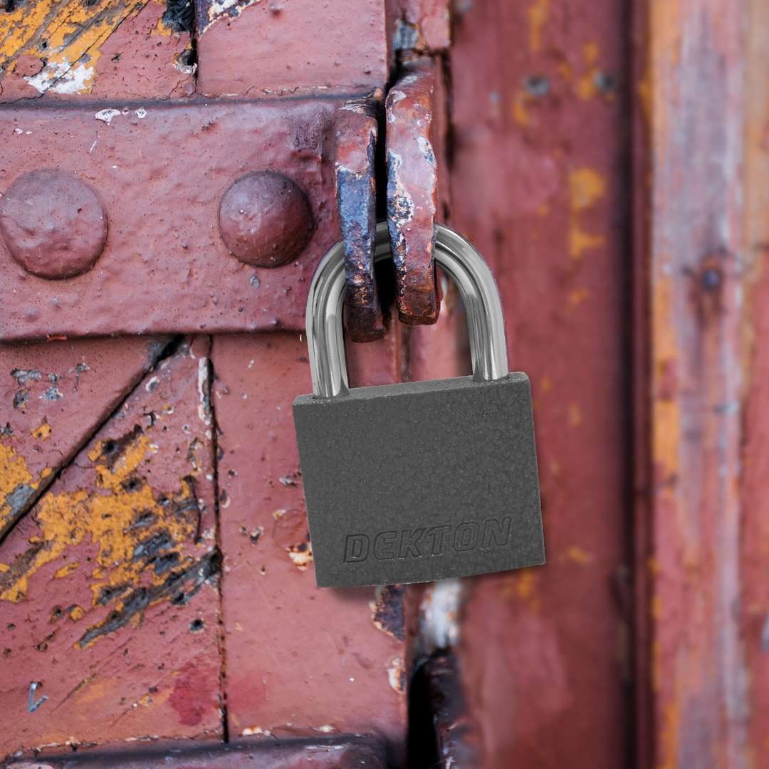 Dekton Iron Padlock Grey 50mm DT70110 | 3 Keys Included