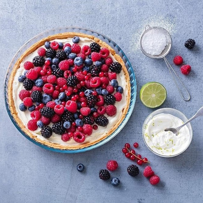 Pyrex Round Bake and Enjoy Glass Quiche Flan Dish Clear 24cm | Oven Safe | Scratch-Resistant | Ideal for Baking Quiches and Tarts