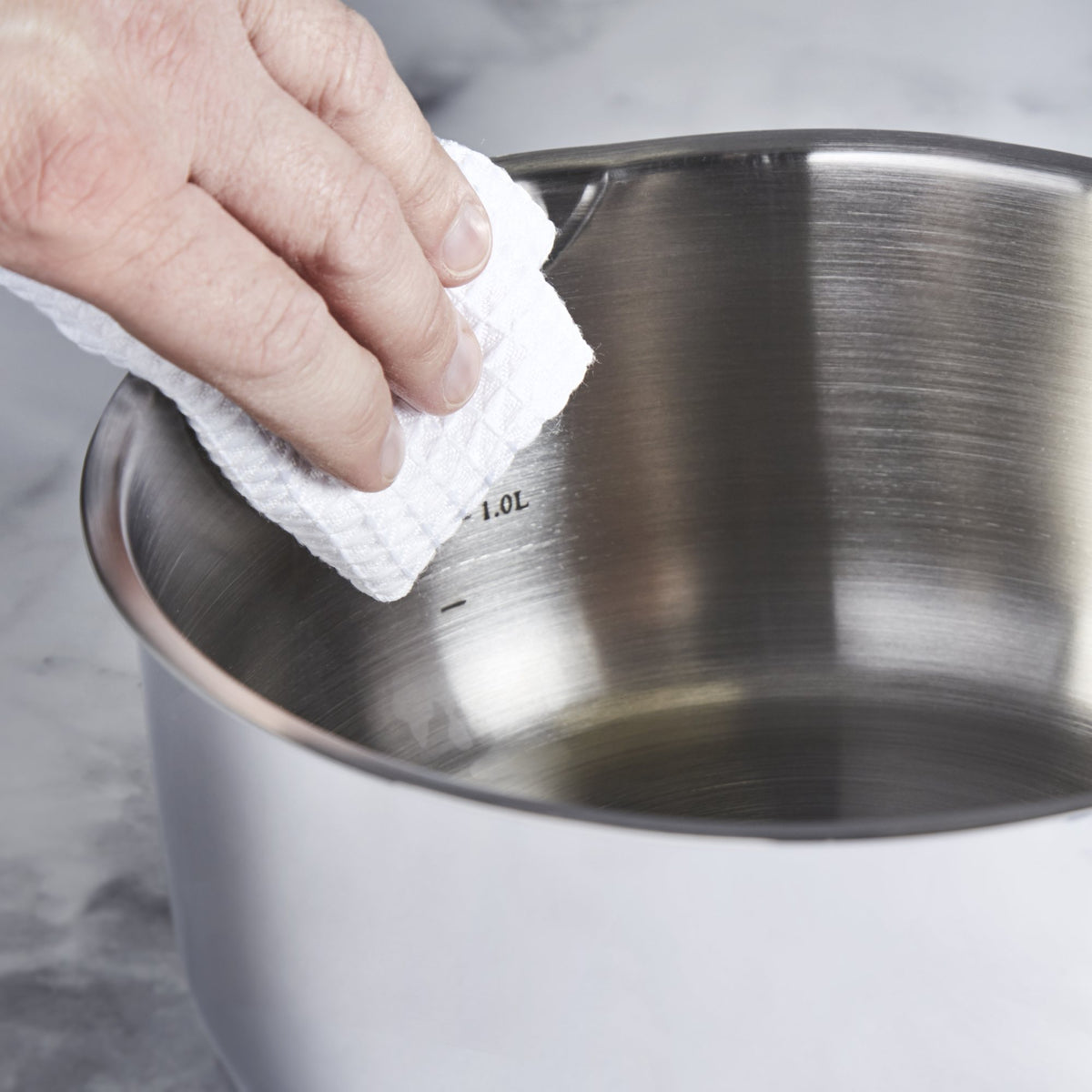 Simply Home Saucepan with Draining Lid Stainless Steel 18cm 1.9Ltr AIS10031 | Heat Resistant | Soft Touch
