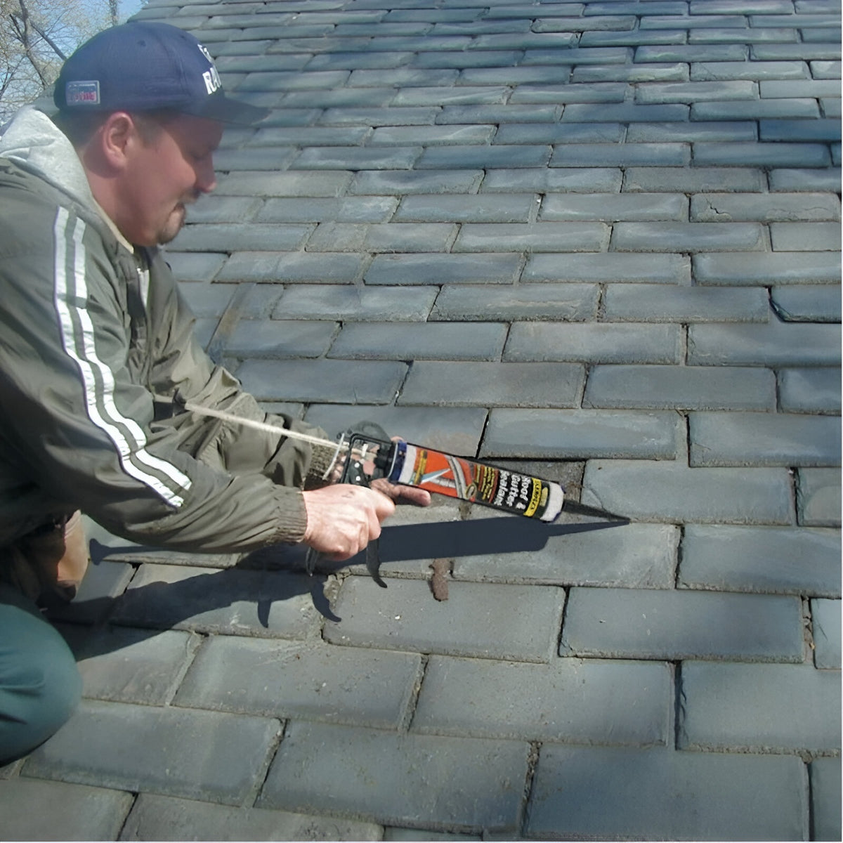 Everbuild Roof and Gutter Sealant Black ROOF | For Sticking Loose Roof Felt and Tiles | For Sealing Gutters | Waterproof | Instant Weatherproofing