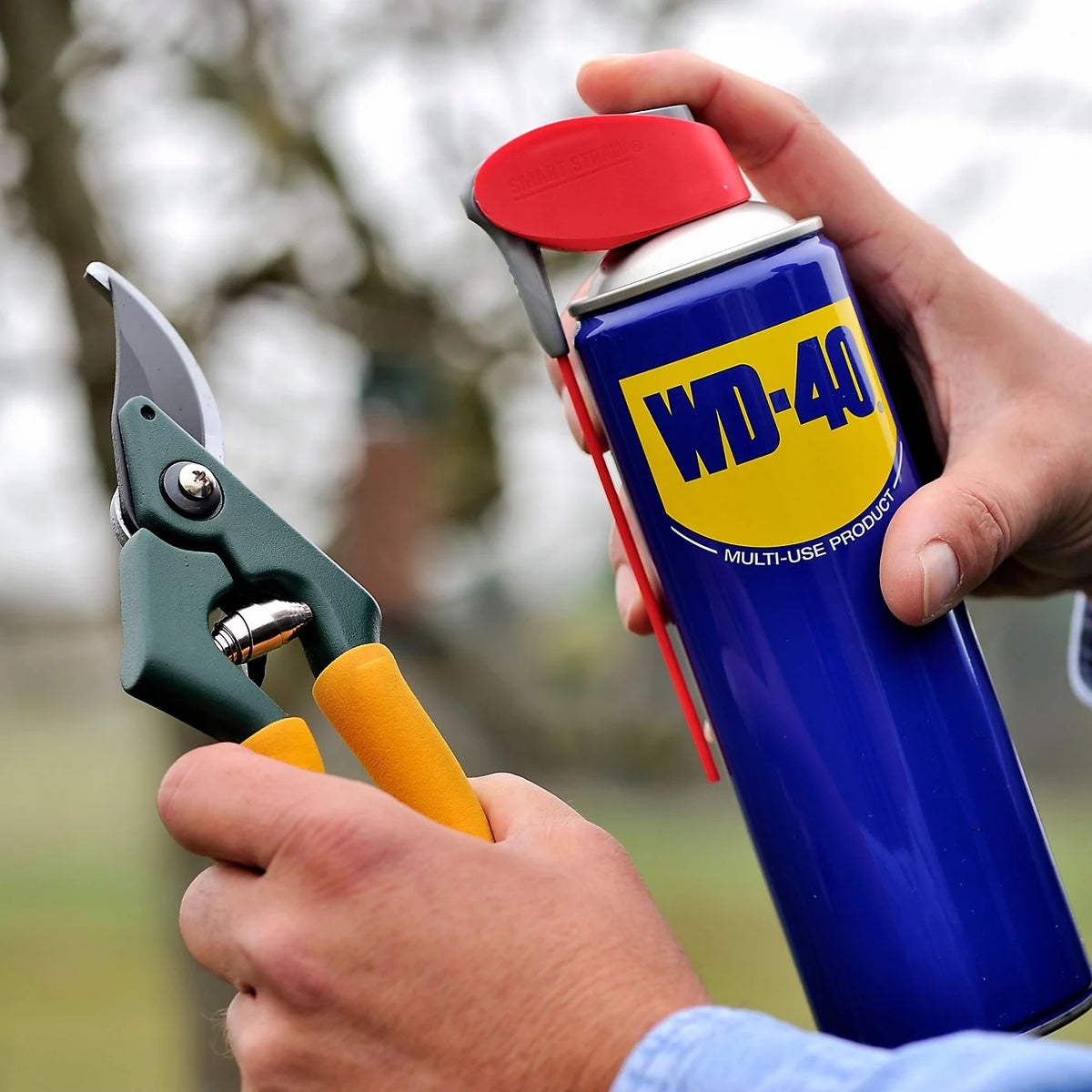 WD-40 Multi-Use Smart Straw Maintenance Aerosol Spray 450ml 1001730A | Sprays 2 Ways | Silicone Free | Wide and Narrow Spray for Maintenance | Rust Protection and Lubrication