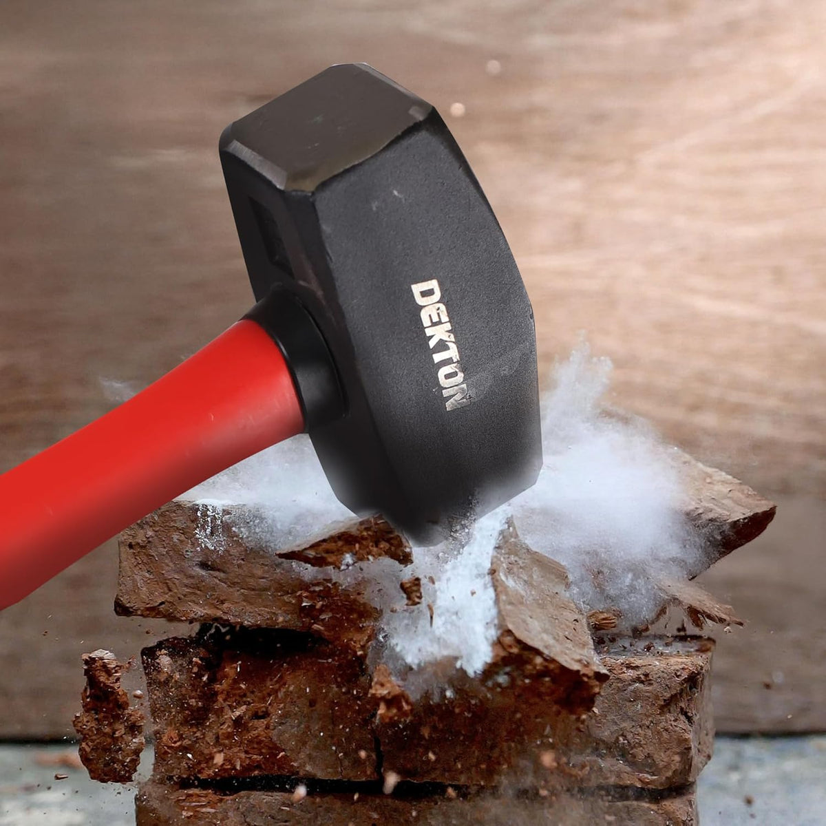 Dekton Club Hammer Red and Black H28.5cm 2kg DT10313 | Heavy Duty | Fibreglass Handle for Shock Absorption | Drop Forged | Ergonomic Anti-Slip Grip | Durable Carbon Steel