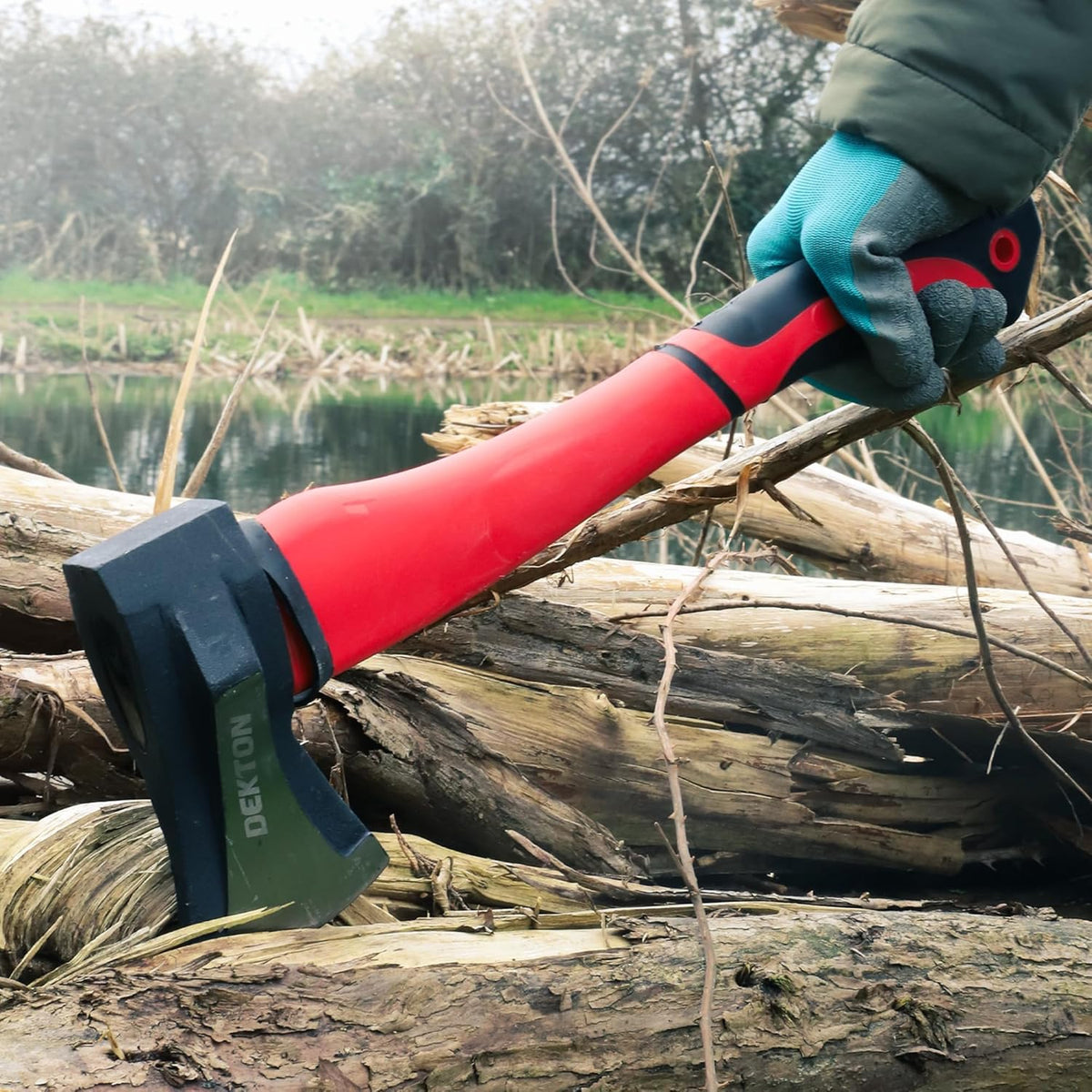 Dekton Hand Axe Red and Black 1Kg DT10504 | Heavy Duty | Fibreglass Handle for Shock Absorption | Drop Forged | Ergonomic Anti-Slip Grip | Ideal for Splitting Logs