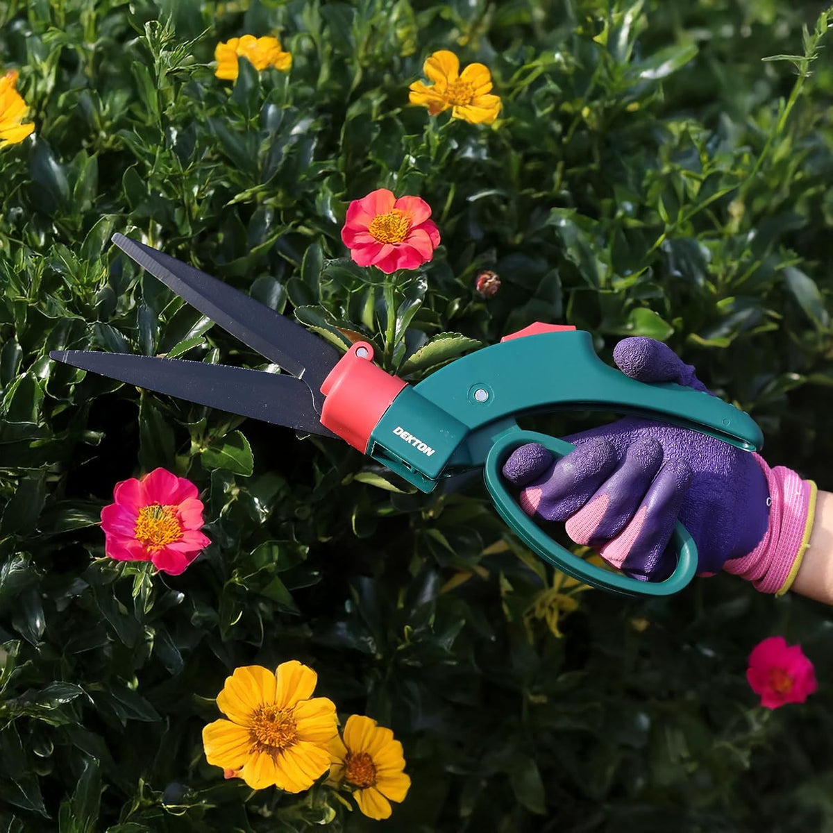 Dekton One Hand Swivel Shears Green DTG5040 | 360 Degree Blade Rotation | Trim Glass and Flowers | Lightweight and Flexible for 360 Degree Swivel Trimming | 360 Degree Rotating Blades that Trims at any Angle | Ideal for Trimming Grass and Flowers with