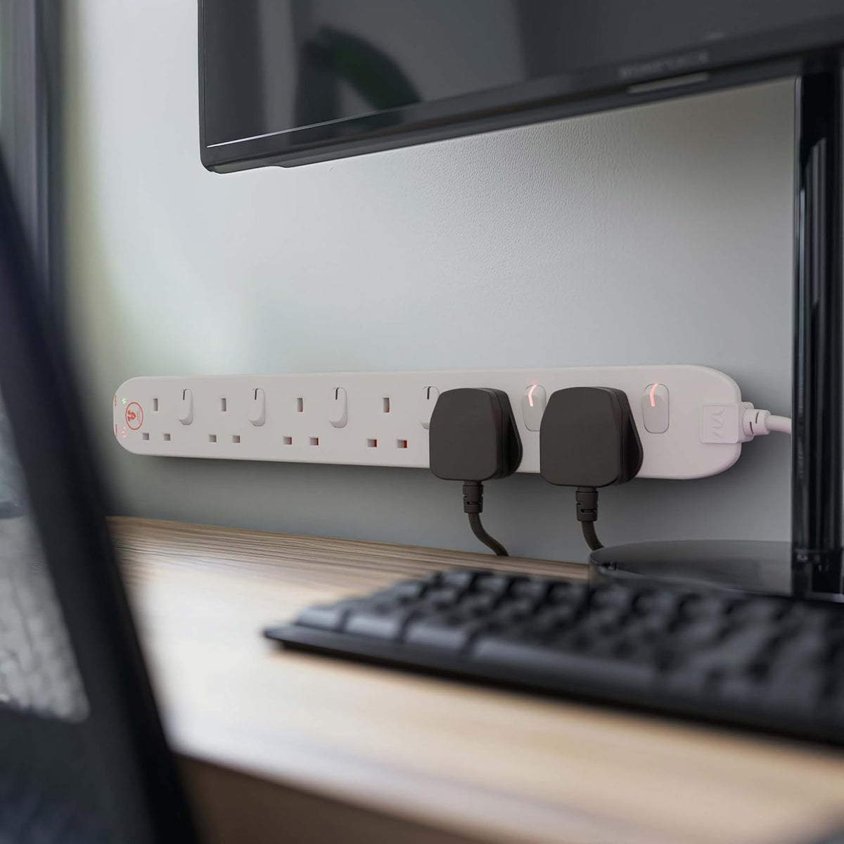 Masterplug Switched Surge Extension Lead White 13A SWSRG6210N | Surge Protected | 2 Meter Cable | 6 Socket | Protects your Valuable Equipment and Control the Power to Each Individual Socket