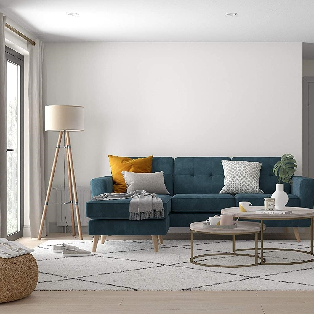 Dulux Matt Emulsion Paint Pure Brilliant White 7Ltr 5092369 | For Walls and Ceilings | Chromalock Technology | Long-Lasting Colour