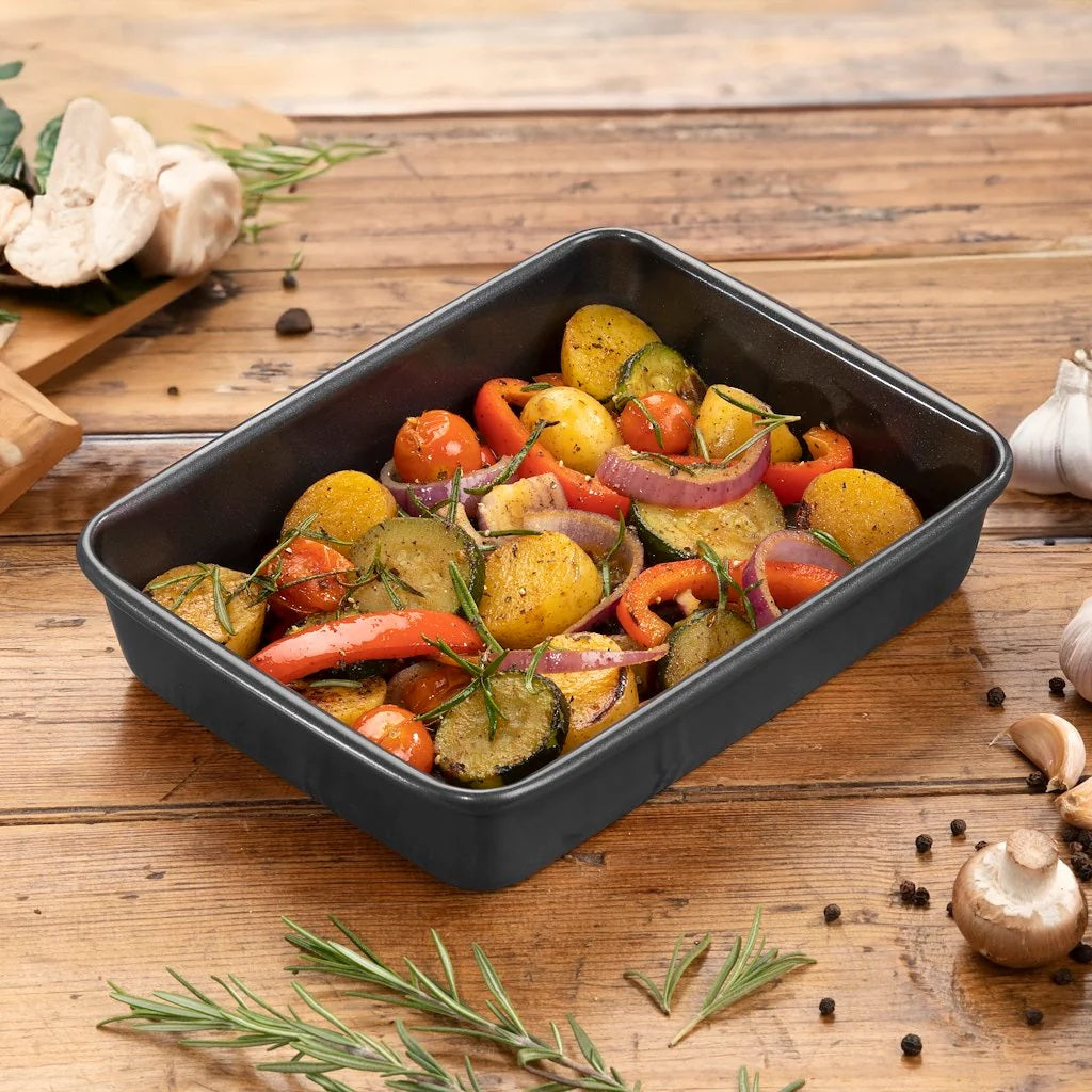 Hairy Bikers Roasting Tin Black Small 0.8mm BKW1842 | Oven Safe | Dishwasher Safe | Freezer Safe | Non Stick