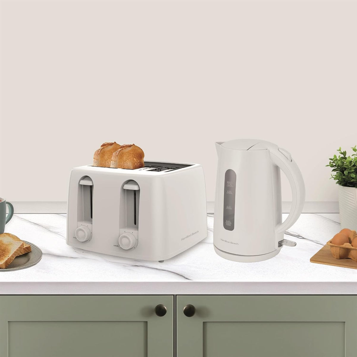 Hamilton Beach Essential Collection Rapid Boil Kettle 1.7Ltr White HBK1301W | Boil Water Faster with 3kW Concealed Element | Boil Dry Protection | Button Release Lid | Lightweight | Durable Design | Water Indicator Window | User-Friendly