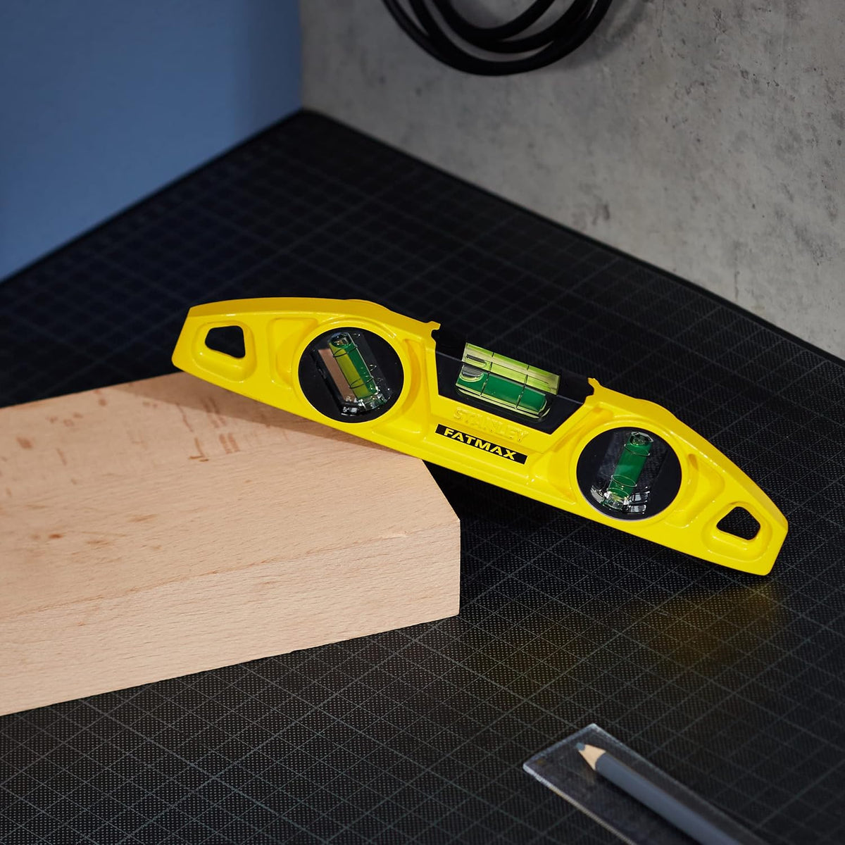 Stanley FatMax Torpedo Spirit Level Yellow 230mm 0-43-603 | Magnetic Base | 3 Vials | Durable and Compact Design