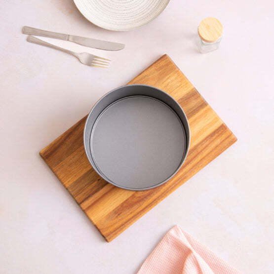 Betterware Essentials Round Loose Bottom Deep Cake Tin Grey 20cm 67680 | Non Stick Coating for Easy Release | Dishwasher Safe | Loose Base Design | Fridge and Freezer Safe