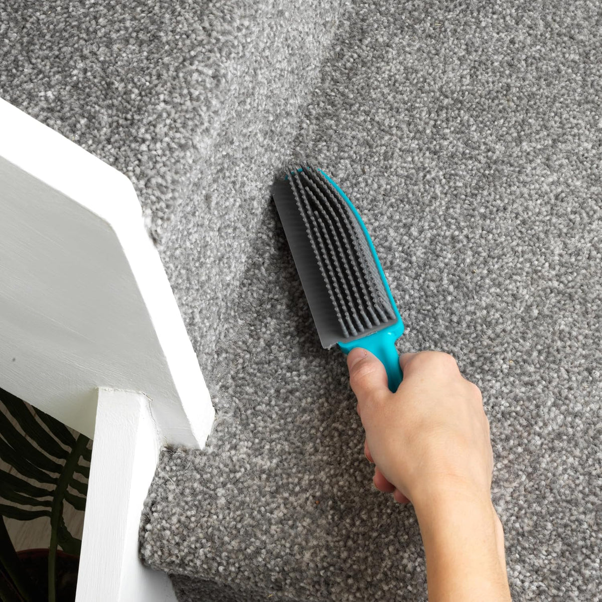 Ashley Housewares Rubber Pet Hair Brush with Squeegee Blade Blue 25cm x 5cm x 2.7cm DP106 | TPR and PP Material | Removes Pet Hair from Carpets-Rugs and Upholstery | Easy to Clean | 2 in 1 Brush | Non-Scratch Rubber Bristles | Used to Collect Hair | Use