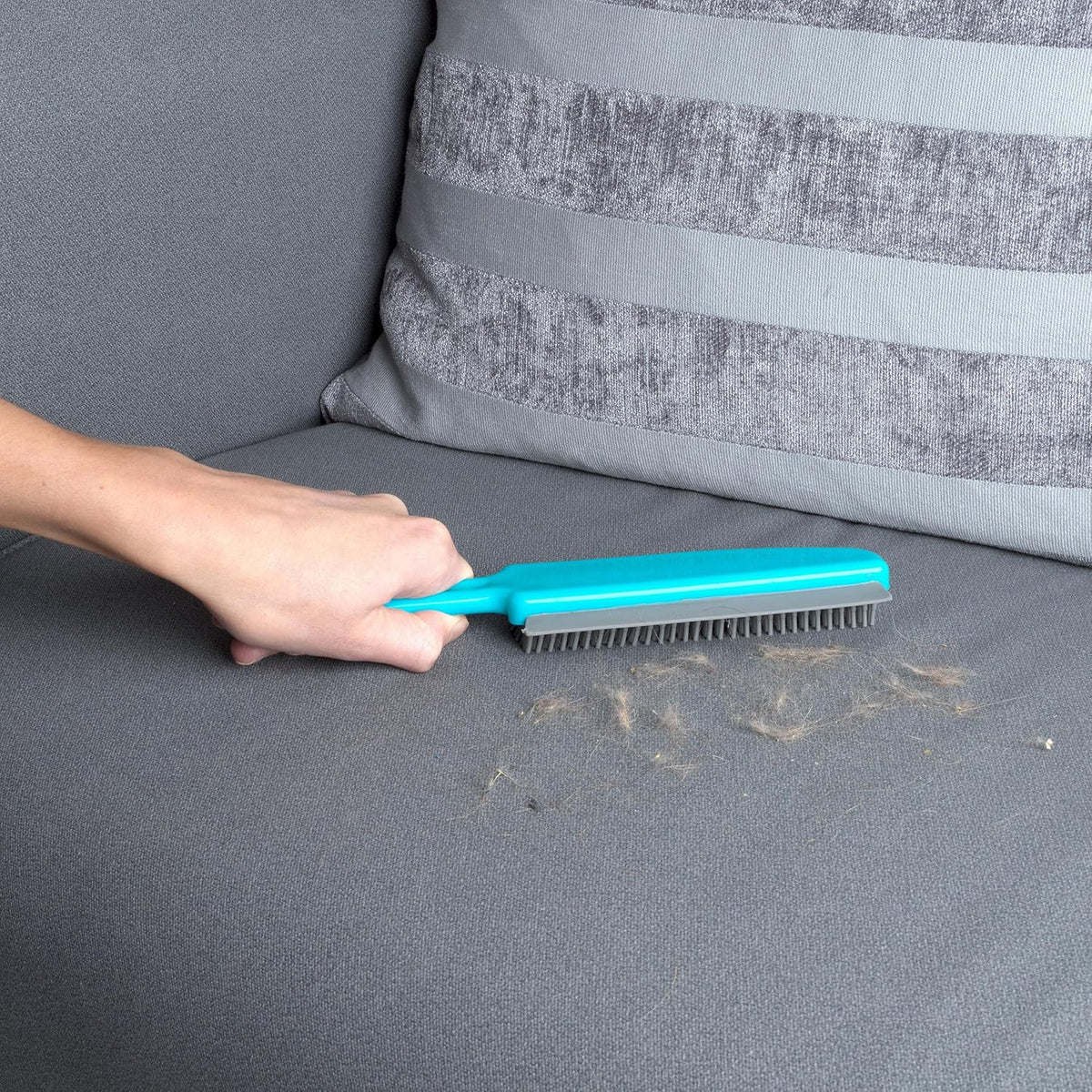 Ashley Housewares Rubber Pet Hair Brush with Squeegee Blade Blue 25cm x 5cm x 2.7cm DP106 | TPR and PP Material | Removes Pet Hair from Carpets-Rugs and Upholstery | Easy to Clean | 2 in 1 Brush | Non-Scratch Rubber Bristles | Used to Collect Hair | Use