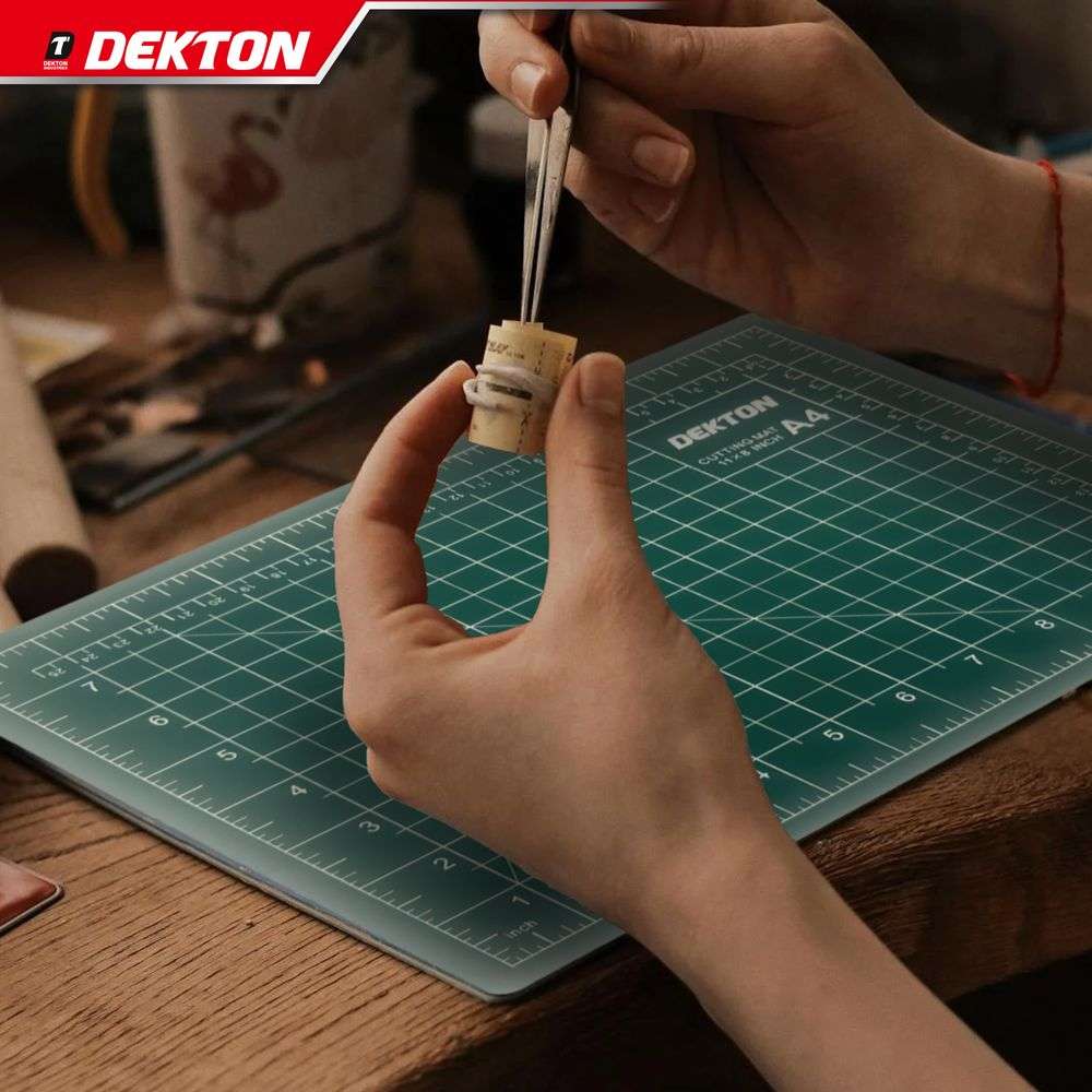 Dekton A4 Cutting Mat Green 220mm x 300mm DT60152 | Special Non Slip Surface | 1cm Square Grid | 3mm Thick