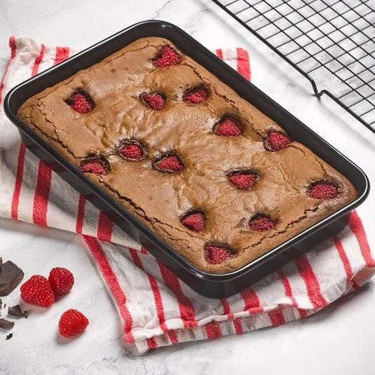 Tala Performance Brownie Pan Black 33cm x 23cm x 5.3cm 10A10834 | Tough and Durable | Metal Utensil Safe | 2-Layer Non Stick | BPA Free | Easy to Clean | Fridge and Freezer Safe | Dishwasher Safe | Oven Safe | Portion Markings