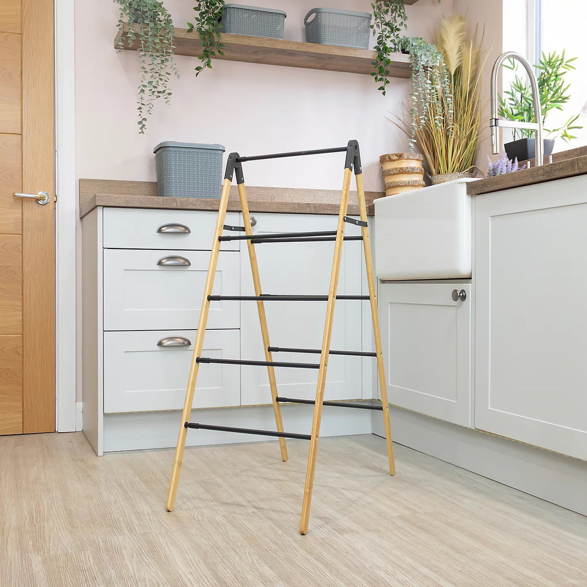 JVL Bamboo Extendable 4 Tier Clothes Drying Rack Brown and Black 11-075 | Compact Foldable Airer | With 6Mtr Drying Space | Holds 4Kg | Adjustable Concertina Ladder Design | For Indoor and Outdoor Use | Durable and Lightweight | Telescopic Mechanism