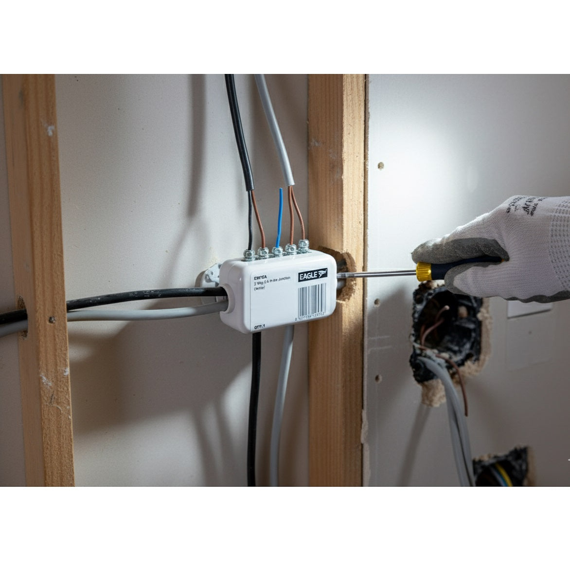 Eagle 2 Way In-Line Junction White 5A E301EA