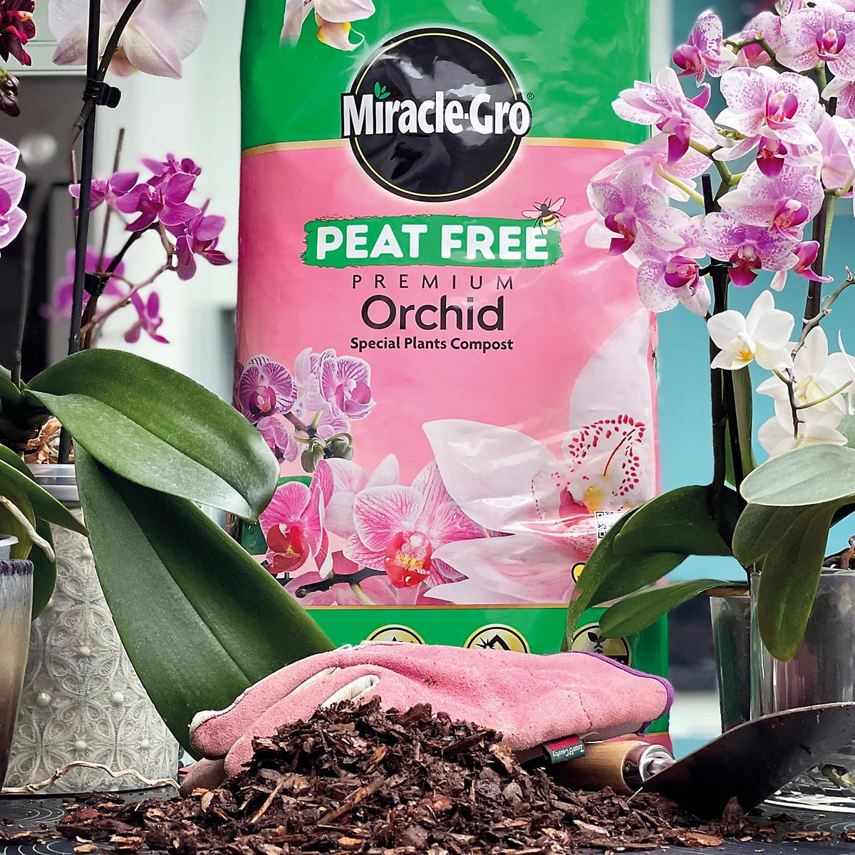 Miracle-Gro Peat Free Premium Orchid Compost Multicoloured 10Ltr 121135 | Special Plants Formula | Free Draining for Healthy Growth | For Glossy Green Leaves | Faster Growth and Stronger Plants |  Pet and Child Friendly | pH Balanced | 14 Vital Minerals | Use in Pots-Containers and Hanging Baskets