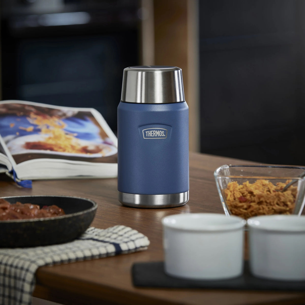 Thermos Icon Series Food Flask Solent Navy 10cm x 10cm x 18.5cm 710ml 510g 230162 | Includes Stainless Steel Spoon | Vacuum Insulated Stainless Steel | 14-Hrs Hot and 24-Hrs Cold | Leakproof | Durable and Portable | Non-slip Base | Insulated Pressure