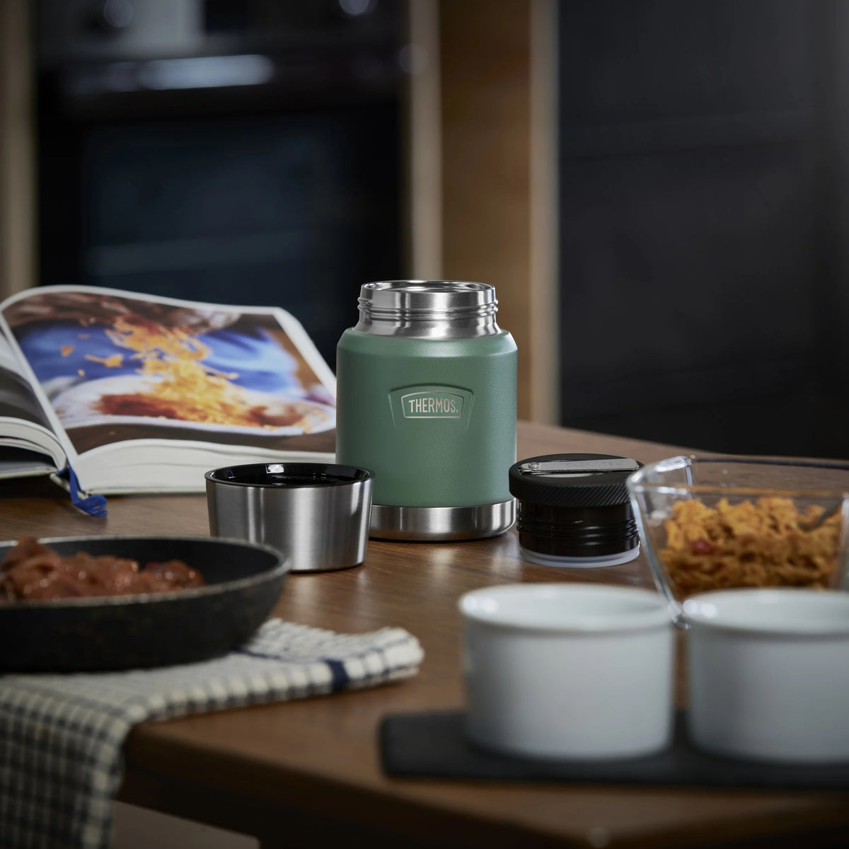 Thermos Icon Series Food Flask Rock Cap Green 10cm x 10cm x 15cm 470ml 460g 230021 | Stow-Away Spoon Storage | Vacuum Insulated Stainless Steel | 10-Hrs Hot and 24-Hrs Cold | Leakproof | Durable and Portable | Non-slip Base | Insulated Pressure Relief