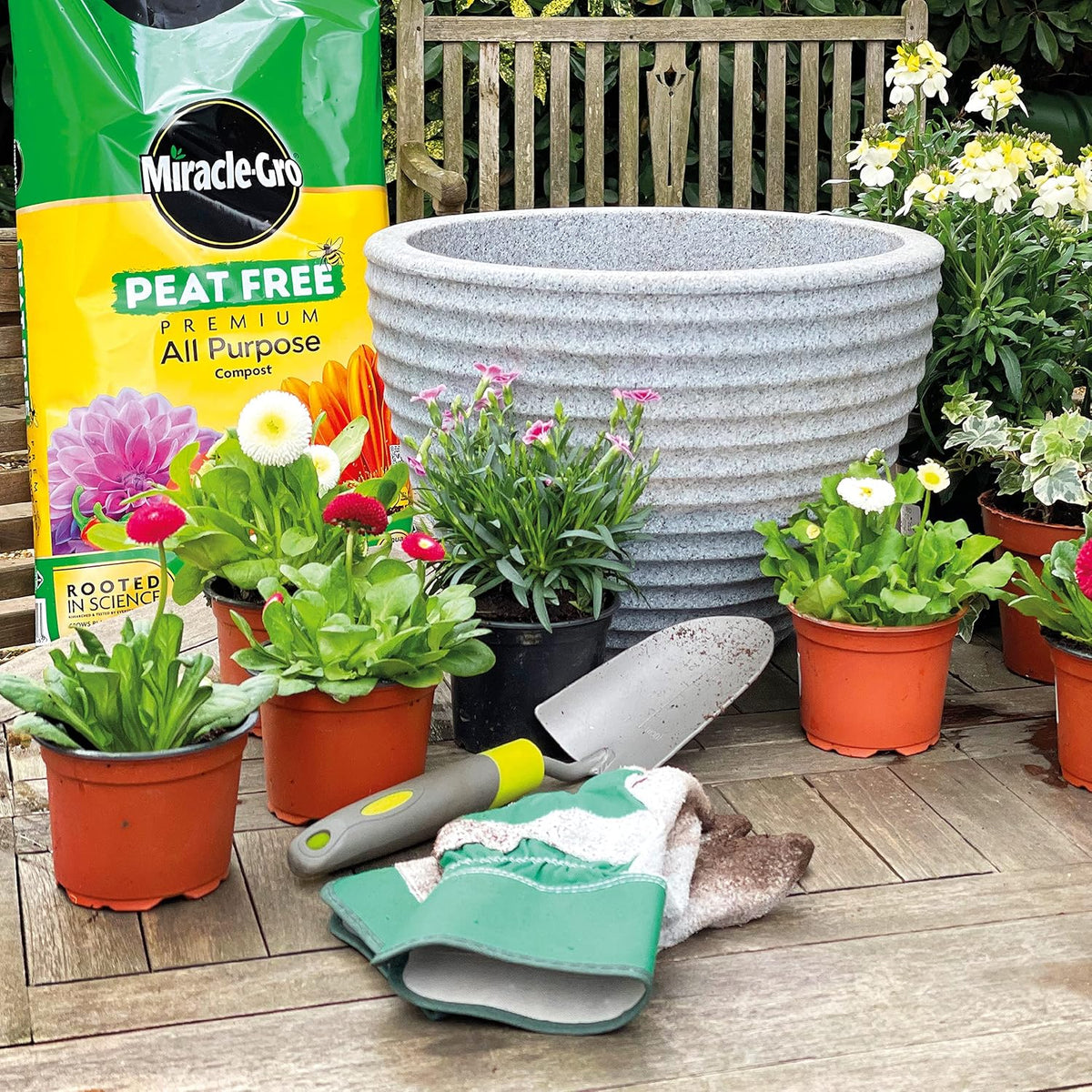 Miracle-Gro Premium All Purpose Peat Free Compost 75ltr 121254 | 3 Months Feed | 14 Vital Nutrients | Locks in Moisture | Promotes Root Growth | Child and Pet Friendly