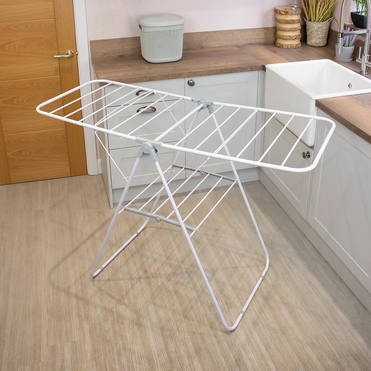 JVL Winged Airer Space White H94cm x W137 x D59cm 11-065 | 13 Meters of Drying Space | Easy Locking System | Lightweight and Easy to Move | Folds Flat for Convenient Storage | For Use in Indoor or Outdoor Use
