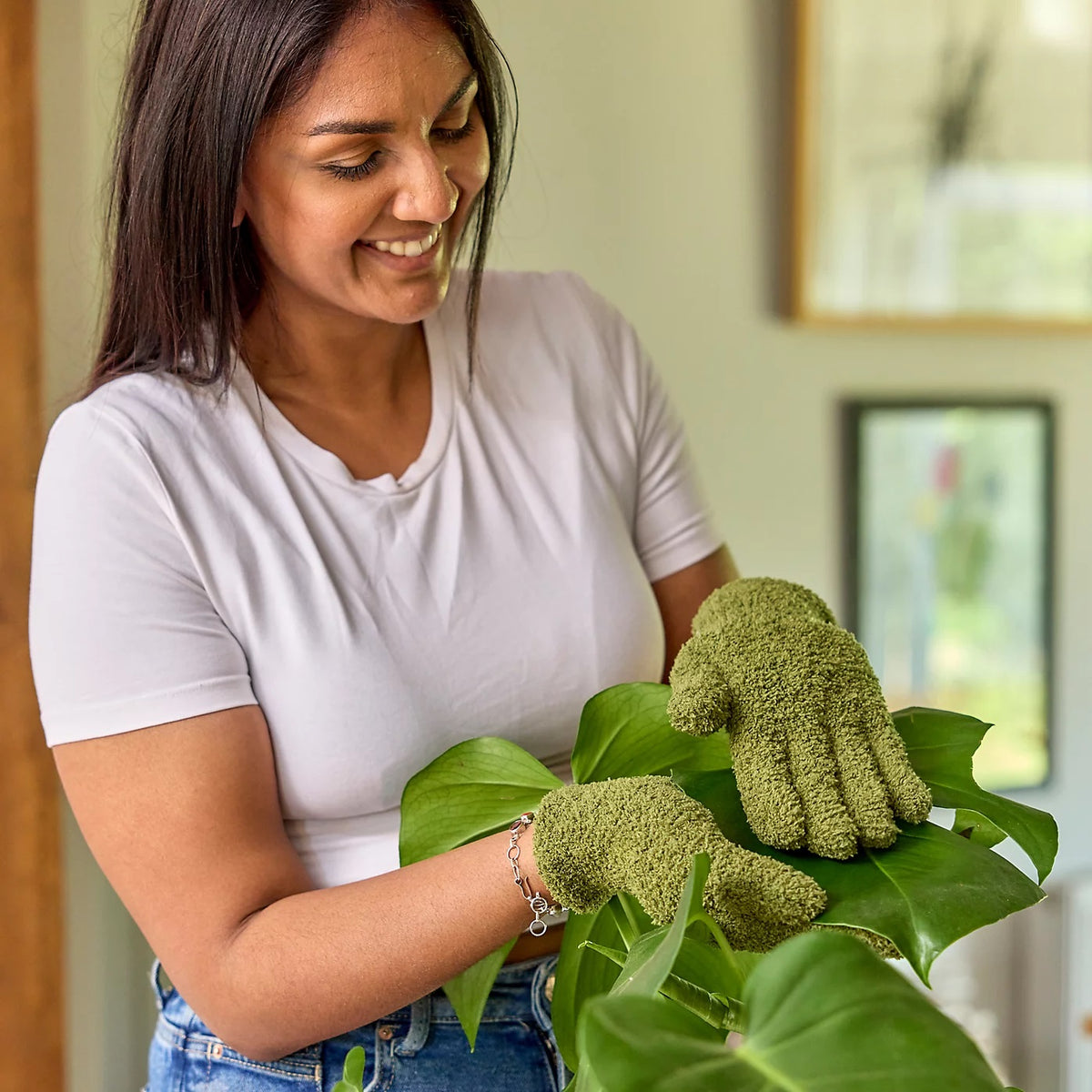 Zero In Dust and Shine House Plant Gloves Green ZER225 | Stretchy One Size | Super Soft | Washable | Gently Remove Dust and Bugs for Healthy Houseplants
