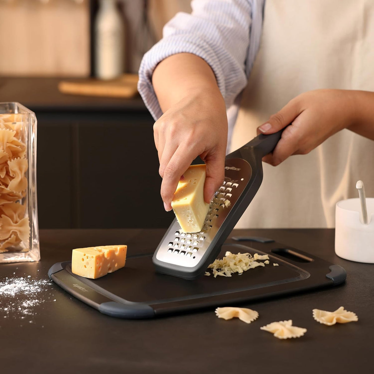 Zyliss Coarse Grater Beluga Grey 280mm x 72mm x 24mm E900064 | Eco Handle