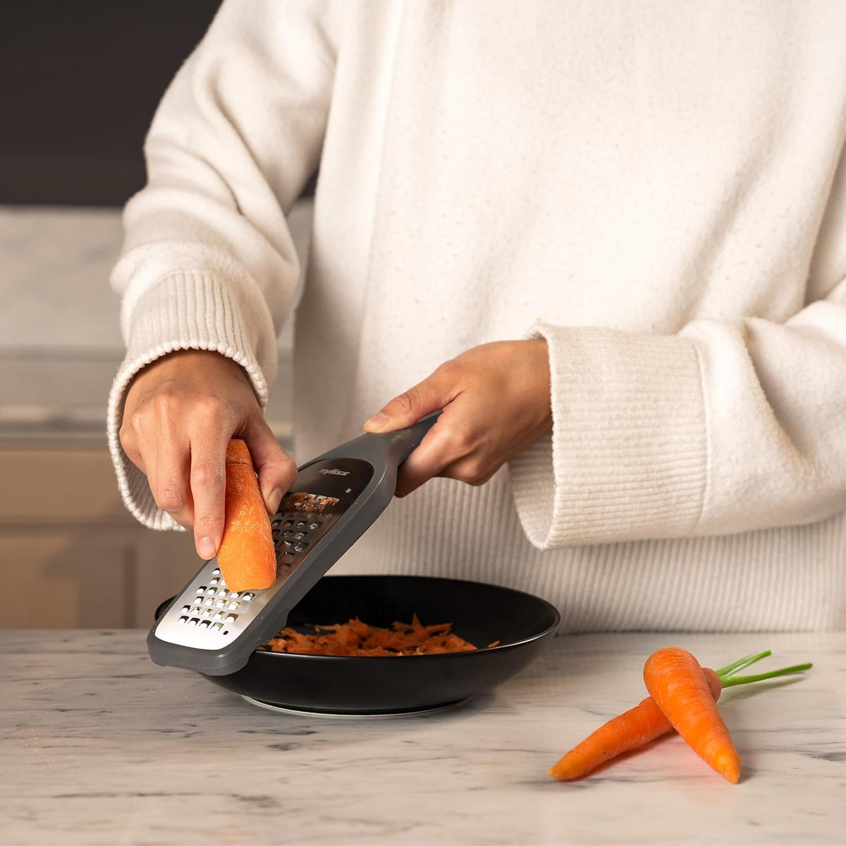 Zyliss Coarse Grater Beluga Grey 280mm x 72mm x 24mm E900064 | Eco Handle