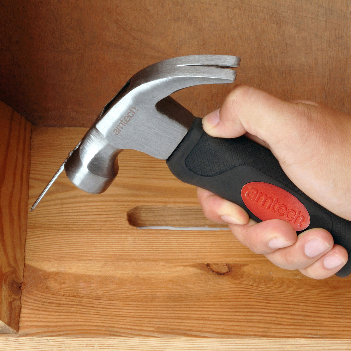 Amtech Stubby Claw Hammer Multicolour 10oz A0200 | Magnetised Head | Comfortable Cushion Grip