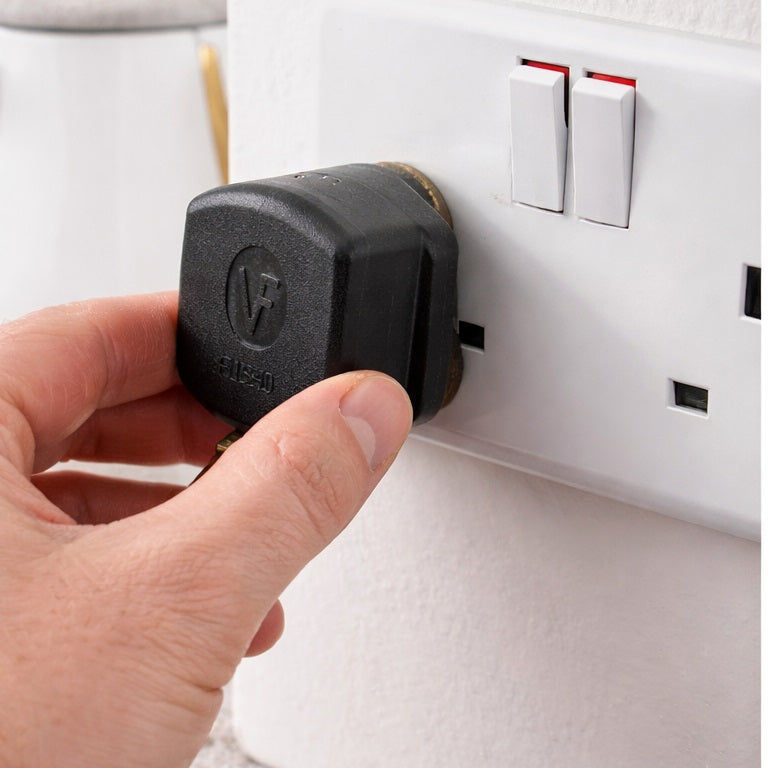 Dencon 13Amp 3 Pin Rubber Plug Black 6283B | Manufactured to British standards | Plugs and Sockets | 13A