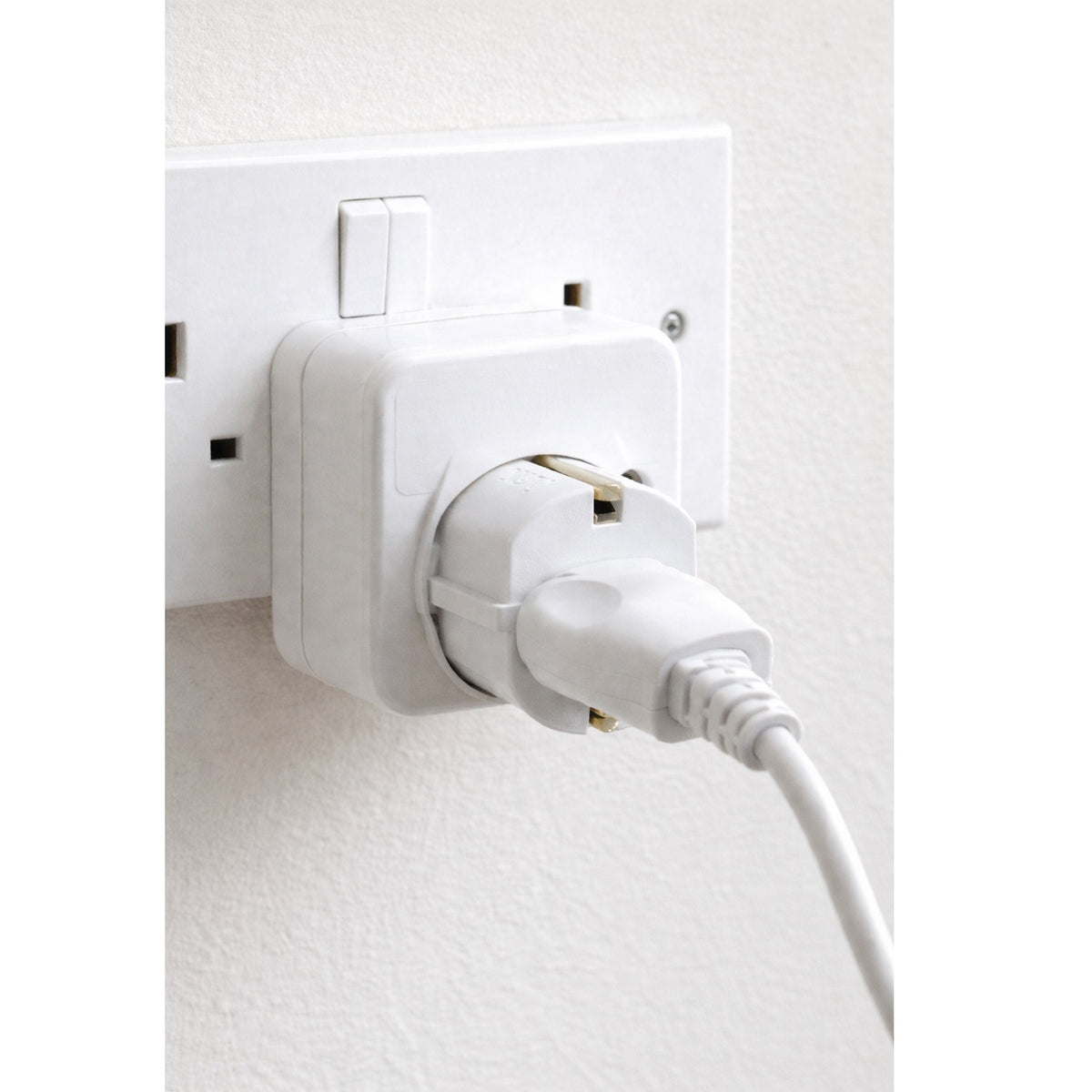 Daewoo Electricals Schuko to UK Plug Adaptor White 13Amp 250V ELA1262 | European to UK Travel Power Adaptor