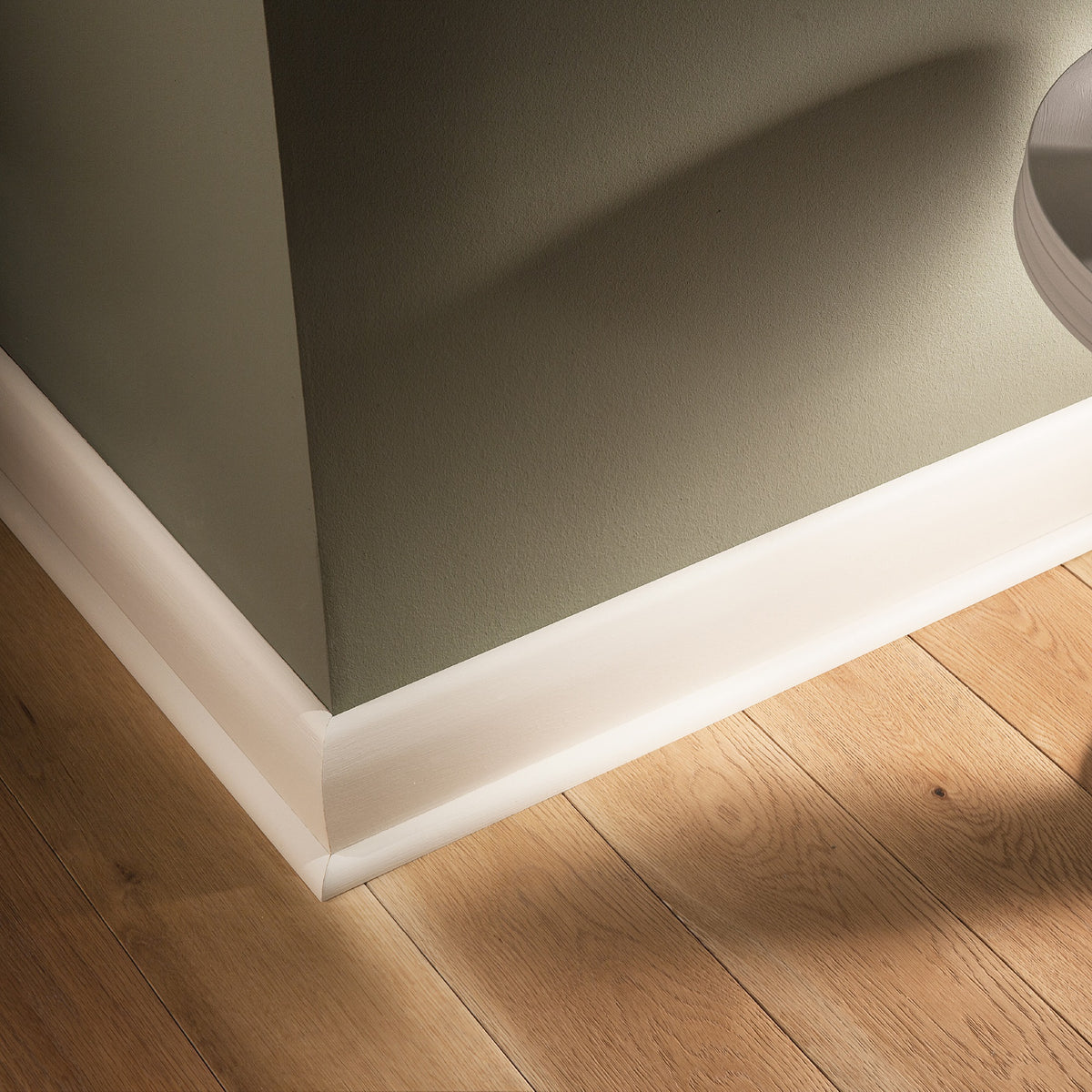 Cheshire Mouldings Primed Quadrant Pine White 2.4Mtr 12mm x 12mm 1.69Kg TM671PRIMED | PEFC Certified | Timber Quadrant | For DIY Jobs | Mouldings | Quadrant | Home Decor | Wooden Flooring | Skirting Boards | Wall to Worktop Joints | Versatile Moulding