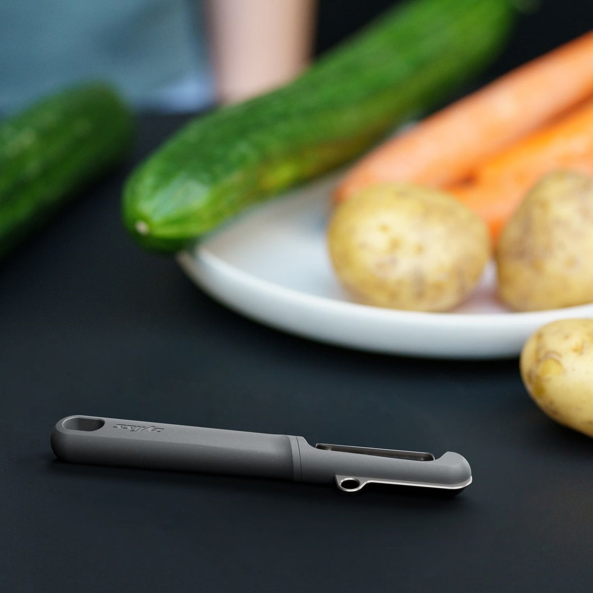 Zyliss Eco Handle Swivel Peeler Grey E950046 | Vegetable Peeler | Potato Peeler | Swivel Blade Peeler | Fruit Peeler | Eye Cutter and Scraper
