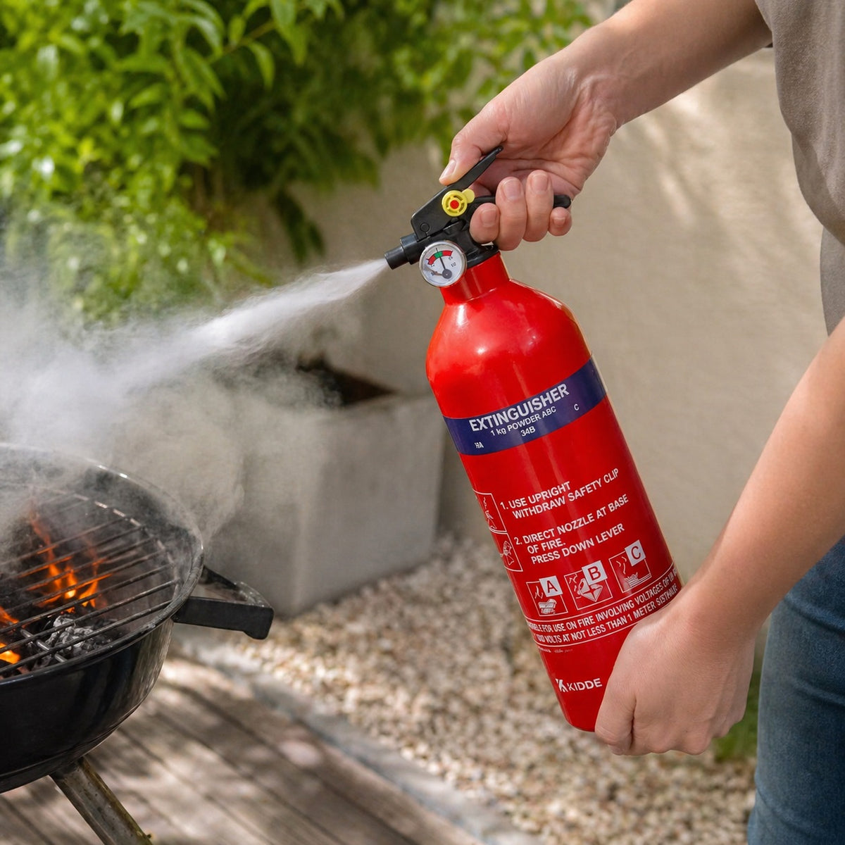 Kidde Dry Powder Fire Extinguisher Red 1Kg KPS1FX | Pressure Indicator | Tamper Proof Extinguisher Pin | Home Safety Extinguisher