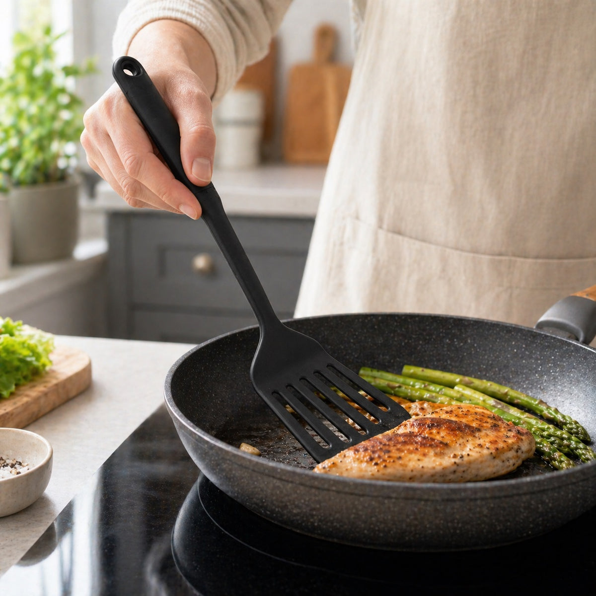 Pendeford Creative Kitchen Slotted Turner Black CK1008 | Heat Resistant to 210 Degree Celsius Cooking Turner | Durable Non Scratch Spatula | Lightweight Ergonomic Kitchen Utensil | Easy Clean Food Turner for Non Stick Cookware