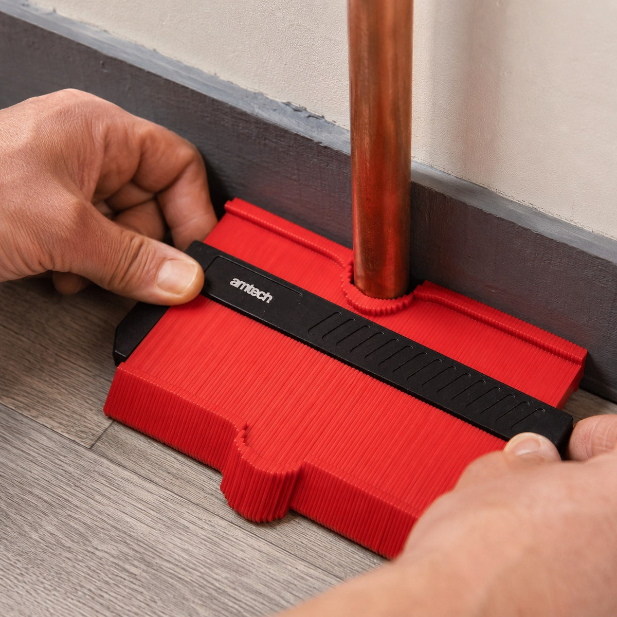 Amtech Plastic Contour Gauge Black and Red 14cm P3205 | Non - Marking Plastic Measures | Use to Measure or Draw Contours