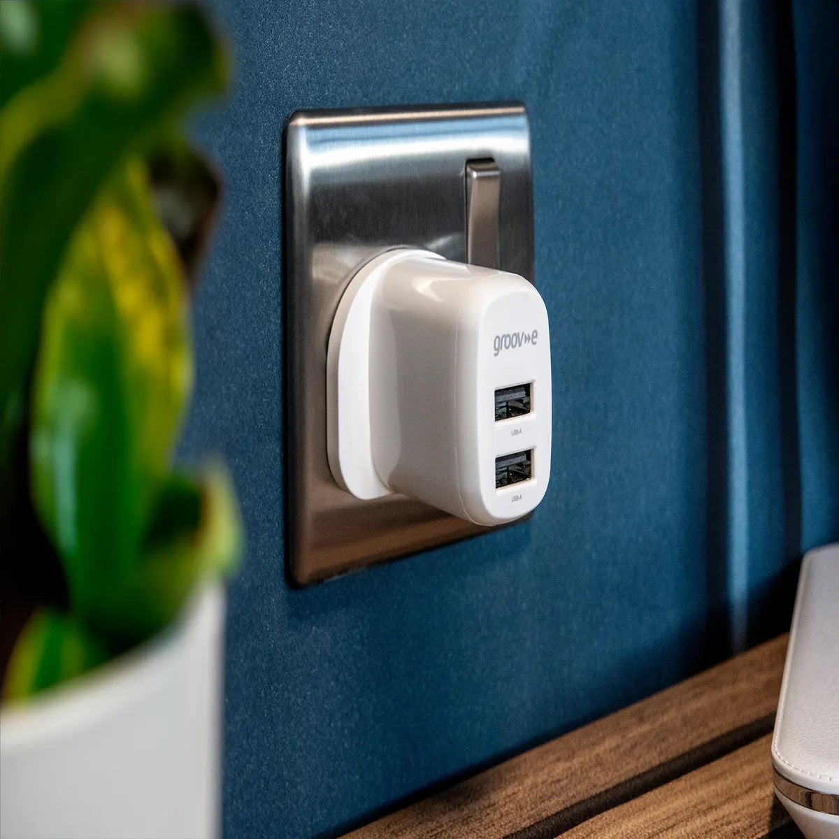 Groov-e Dual USB-A Wall Charger White GVMA103WE | Efficient Charge | 2x USB A Ports | 12W Power
