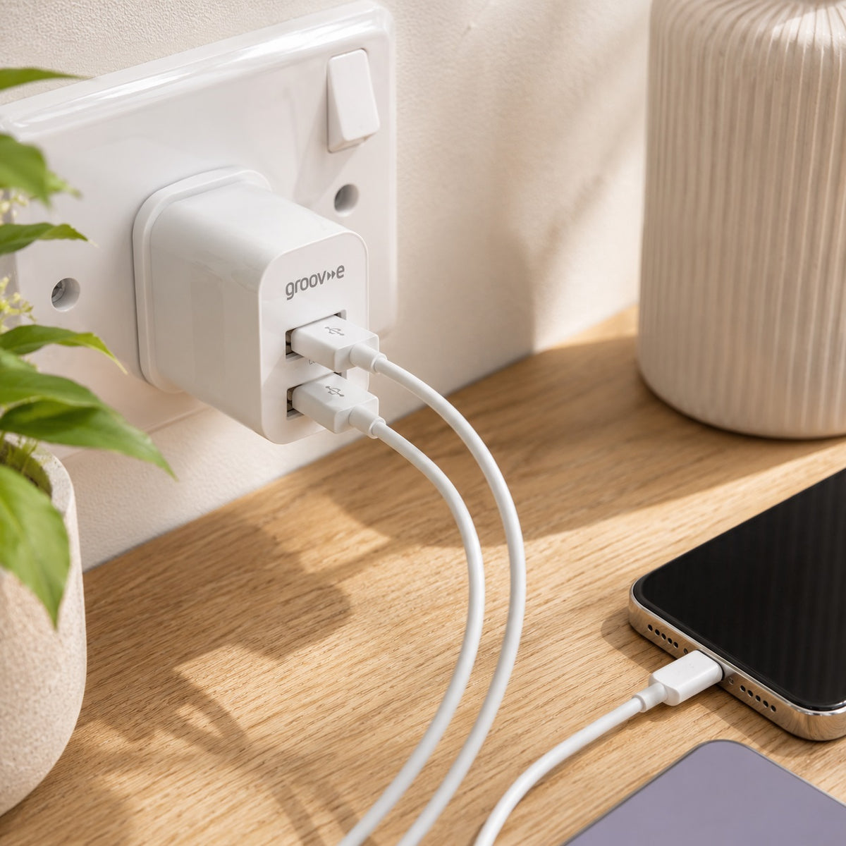 Groov-e Dual USB-A Wall Charger White GVMA103WE | Efficient Charge | 2x USB A Ports | 12W Power