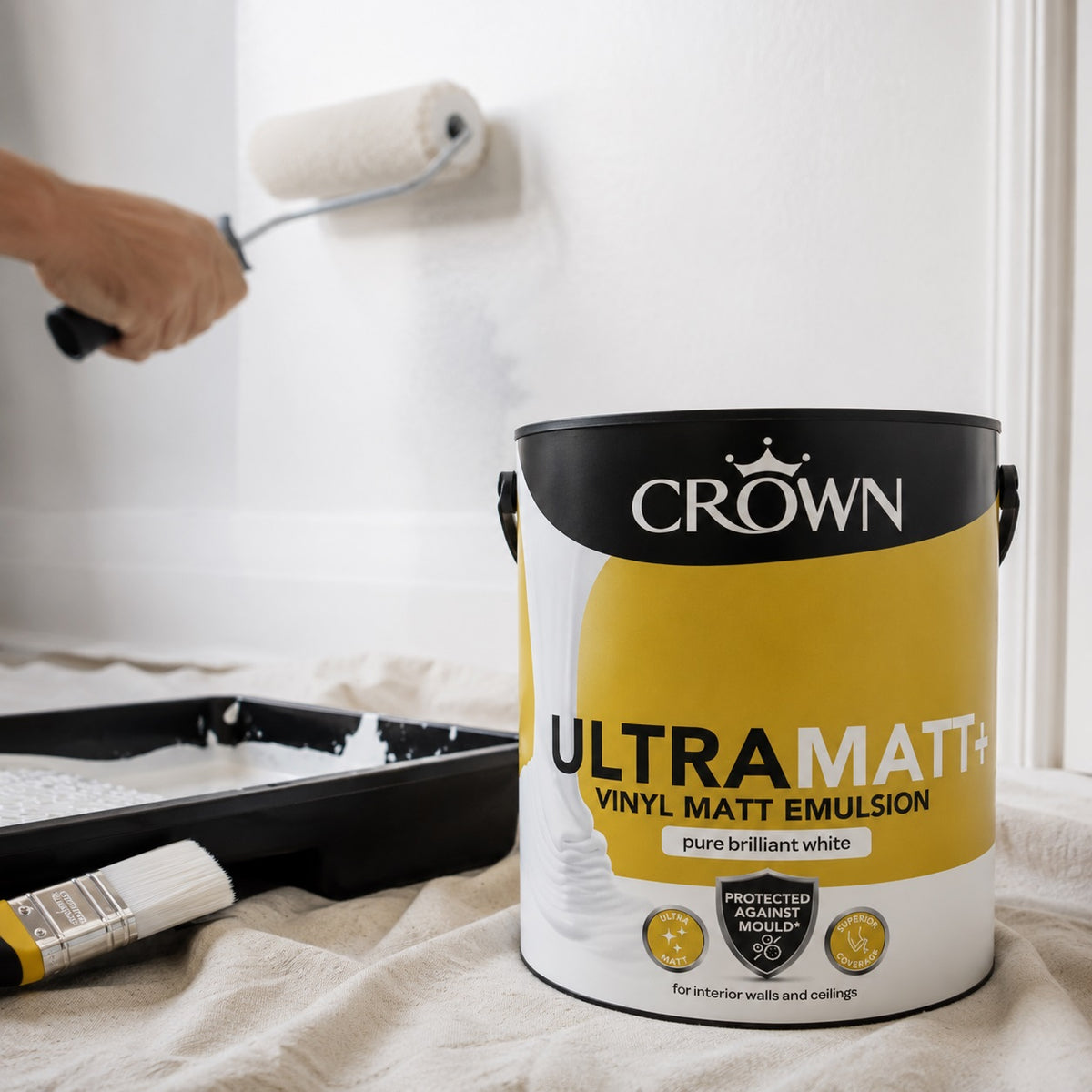 Crown Ultra Matt Vinyl Matt Emulsion Pure Brilliant White 5Ltr 5101851 | Protected Against Mould | For Interior Walls ans Ceilings | Touch Dry After 2 Hours | Recoatable After 4 Hours