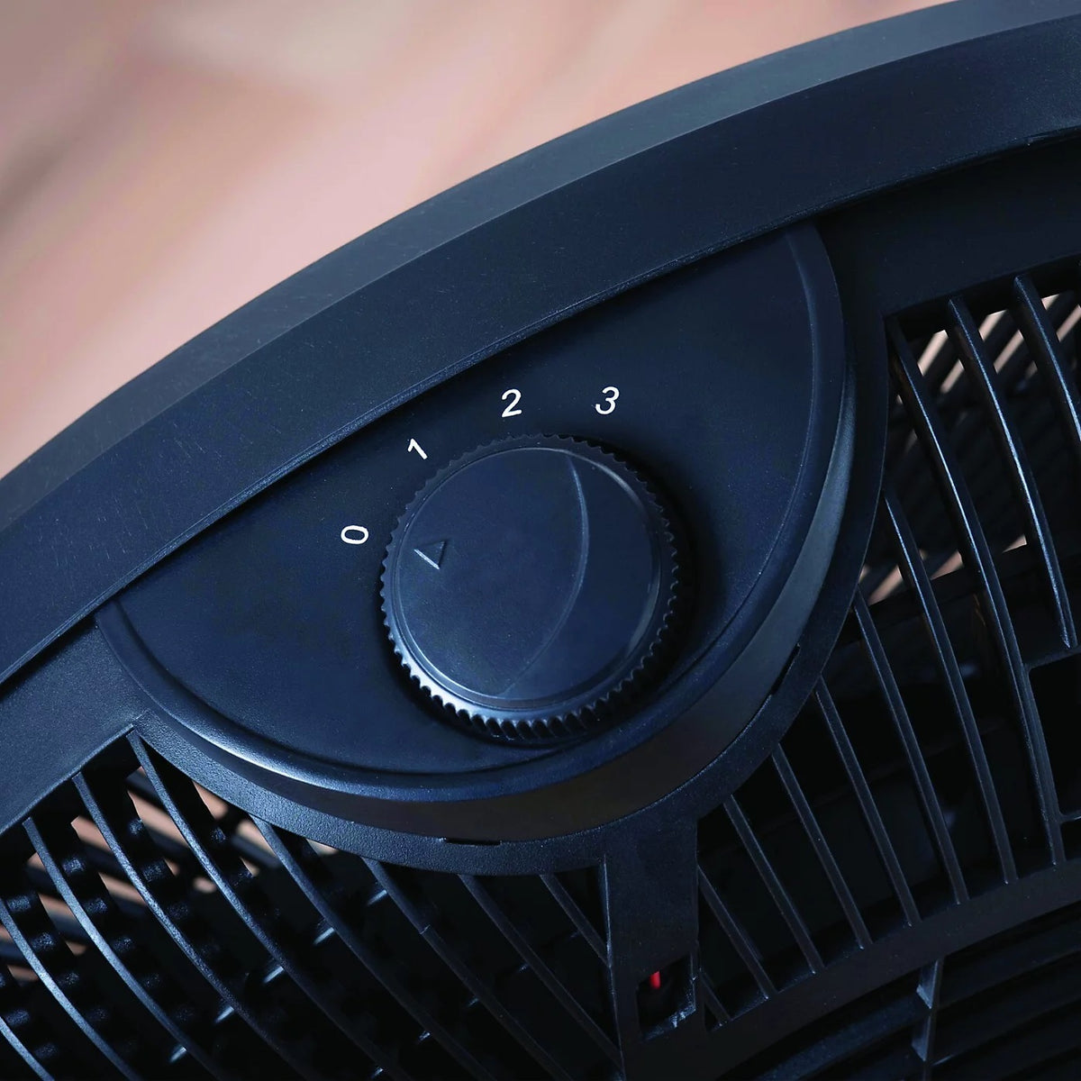 Daewoo High-Velocity Floor Fan Black 20-Inch COL1479 | 3 Speed Settings | Carry Handle | Instant Cool Air | Up and Down Tilt