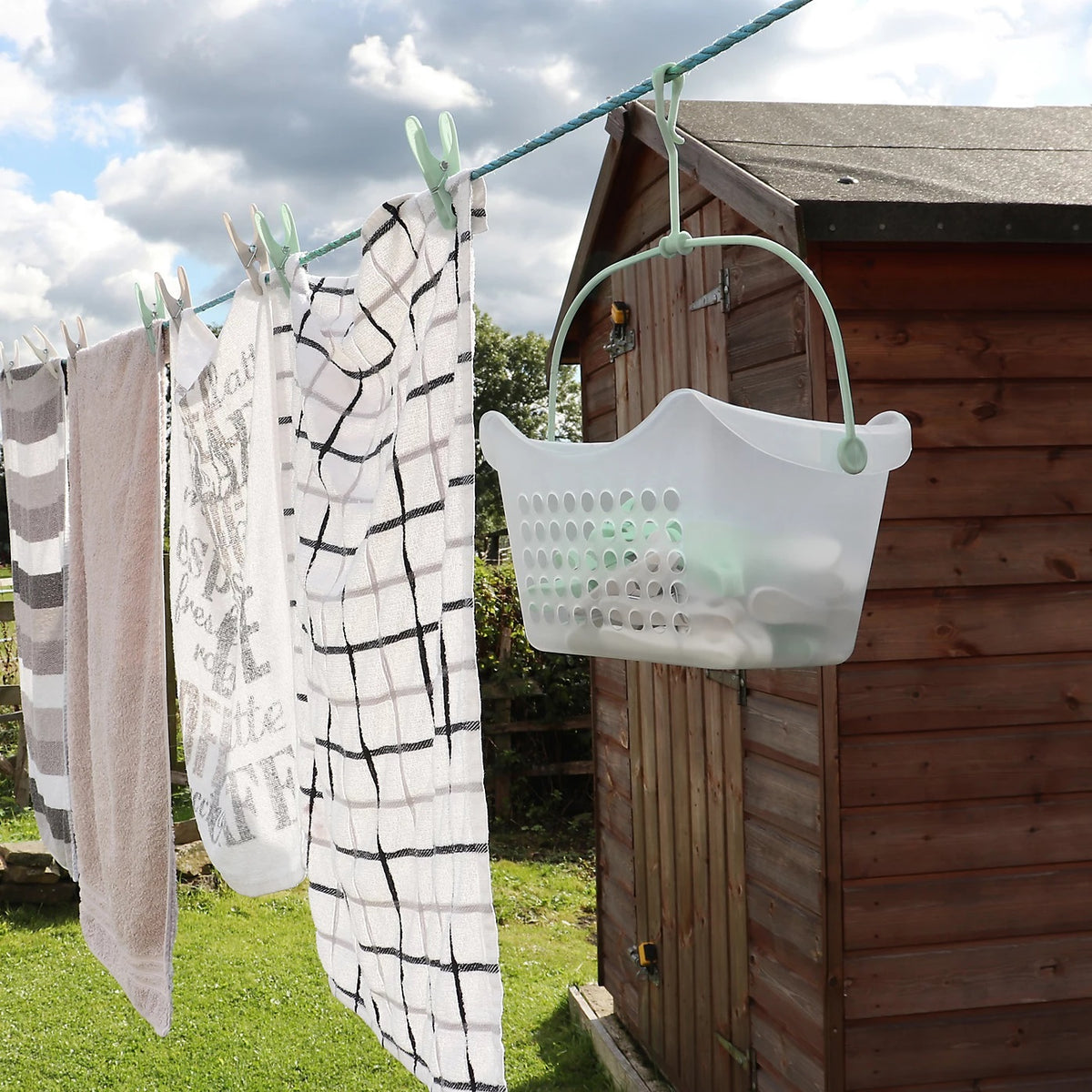 JVL Laundry Peg Basket Clear H13cm x W23cm x D15.5cm 19-211 | Durable White Plastic | Weather Resistant Hanging Hook Caddy | Clothes Peg Holder | Washing Line Peg Storage | Laundry Peg Bag Alternative | Outdoor Clothes Pegs Bucket